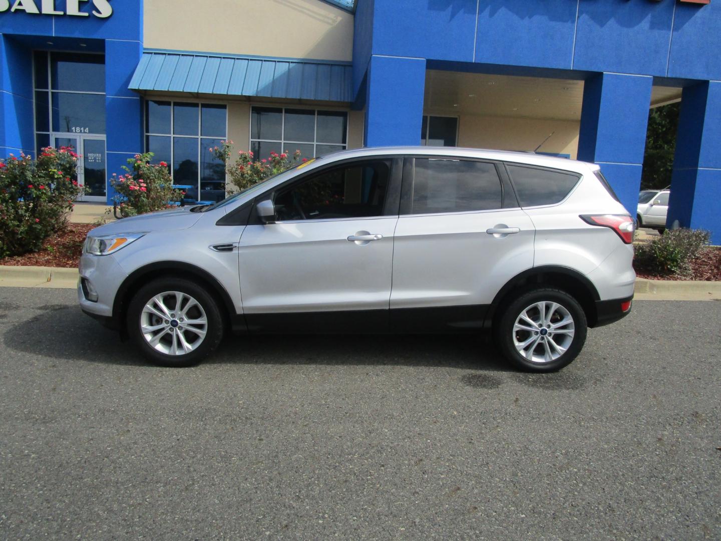 2017 SILVER /Tan / Cloth Ford Escape SE 4WD (1FMCU9GD0HU) with an 1.5L L4 DOHC 16V engine, 6A transmission, located at 1814 Albert Pike Road, Hot Springs, AR, 71913, (501) 623-1717, 34.494228, -93.094070 - Photo#1