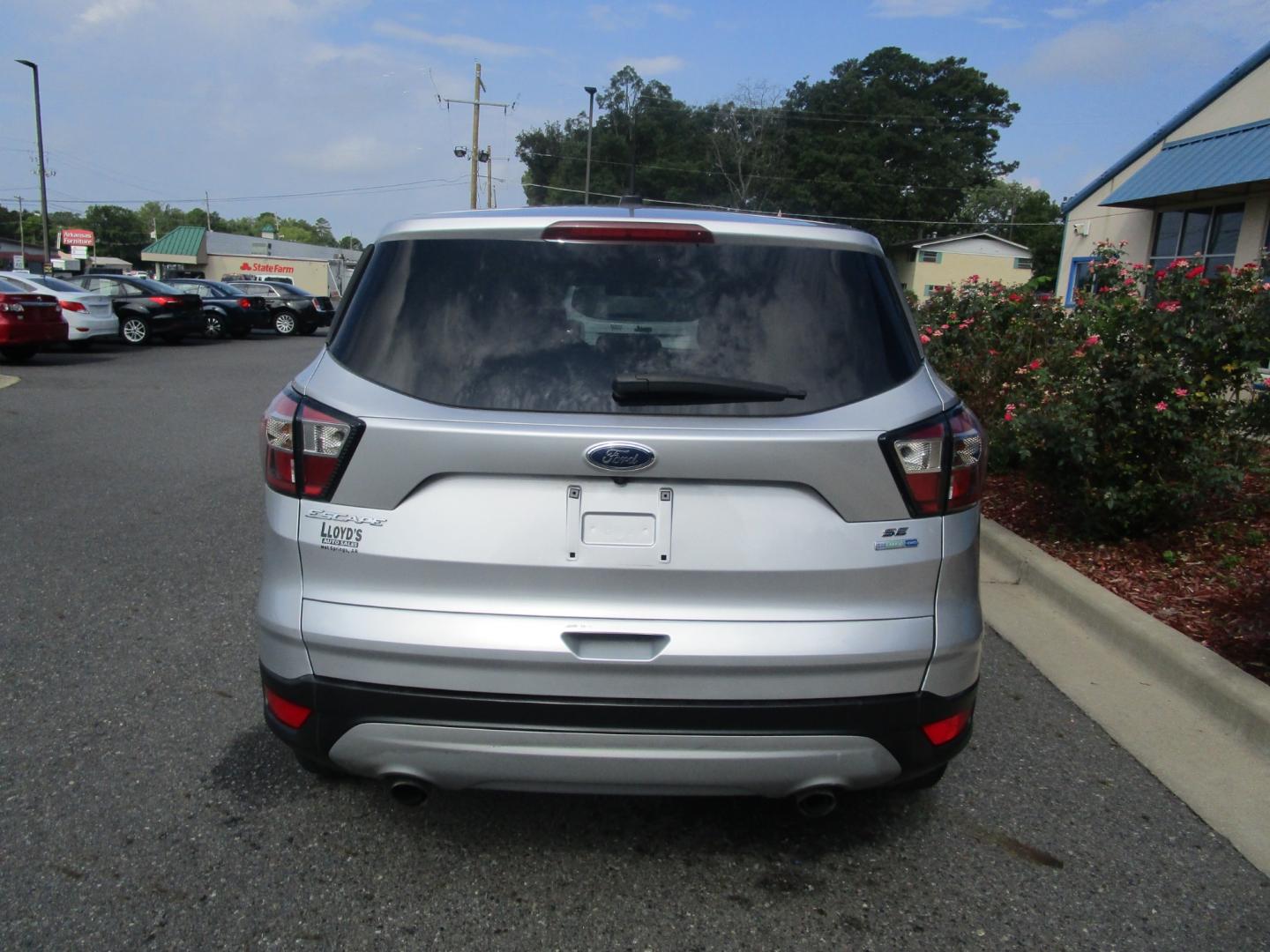 2017 SILVER /Tan / Cloth Ford Escape SE 4WD (1FMCU9GD0HU) with an 1.5L L4 DOHC 16V engine, 6A transmission, located at 1814 Albert Pike Road, Hot Springs, AR, 71913, (501) 623-1717, 34.494228, -93.094070 - Photo#3