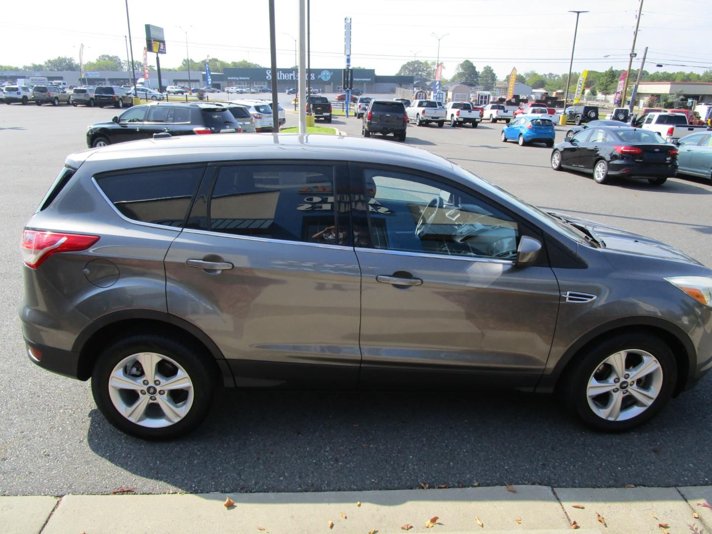 2014 Grey /Gray / Cloth Ford Escape SE FWD (1FMCU0GX6EU) with an 1.6L L4 DOHC 16V engine, 6-Speed Automatic transmission, located at 1814 Albert Pike Road, Hot Springs, AR, 71913, (501) 623-1717, 34.494228, -93.094070 - Photo#5