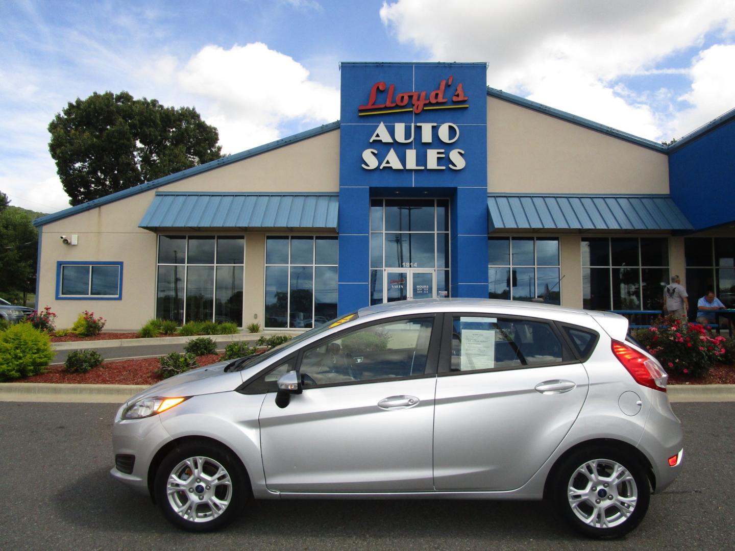 2014 SILVER /Gray/Cloth Ford Fiesta SE Hatchback (3FADP4EJ4EM) with an 1.6L L4 DOHC 16V engine, 4-Speed Automatic Overdrive transmission, located at 1814 Albert Pike Road, Hot Springs, AR, 71913, (501) 623-1717, 34.494228, -93.094070 - Photo#0