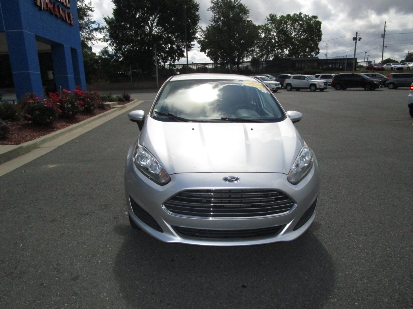 2014 SILVER /Gray/Cloth Ford Fiesta SE Hatchback (3FADP4EJ4EM) with an 1.6L L4 DOHC 16V engine, 4-Speed Automatic Overdrive transmission, located at 1814 Albert Pike Road, Hot Springs, AR, 71913, (501) 623-1717, 34.494228, -93.094070 - Photo#2