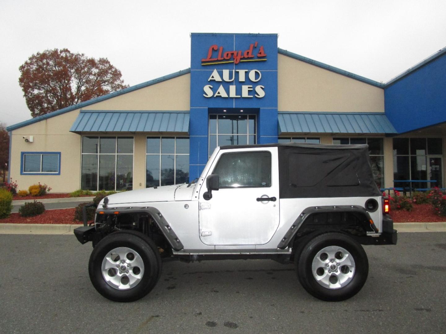 2009 SILVER /Black / Cloth Jeep Wrangler X (1J4FA24109L) with an 3.8L V6 OHV 12V engine, located at 1814 Albert Pike Road, Hot Springs, AR, 71913, (501) 623-1717, 34.494228, -93.094070 - Photo#0