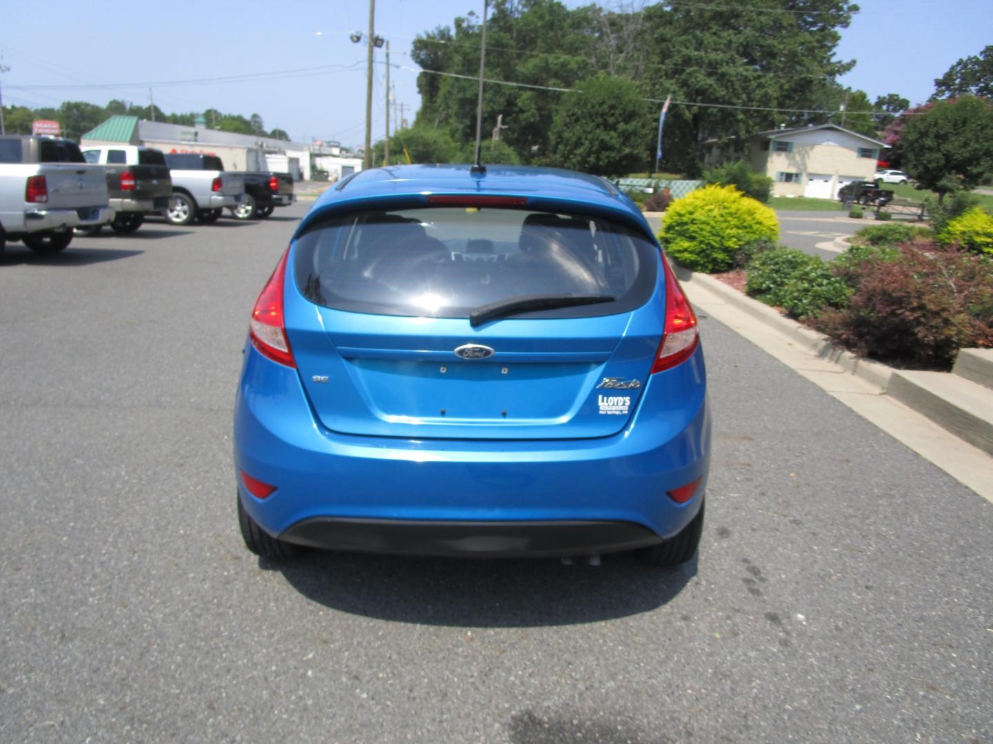 2013 Blue /Black / Cloth Ford Fiesta SE Hatchback (3FADP4EJ8DM) with an 1.6L L4 DOHC 16V engine, 5 SPEED AUTOMATIC transmission, located at 1814 Albert Pike Road, Hot Springs, AR, 71913, (501) 623-1717, 34.494228, -93.094070 - Photo#3