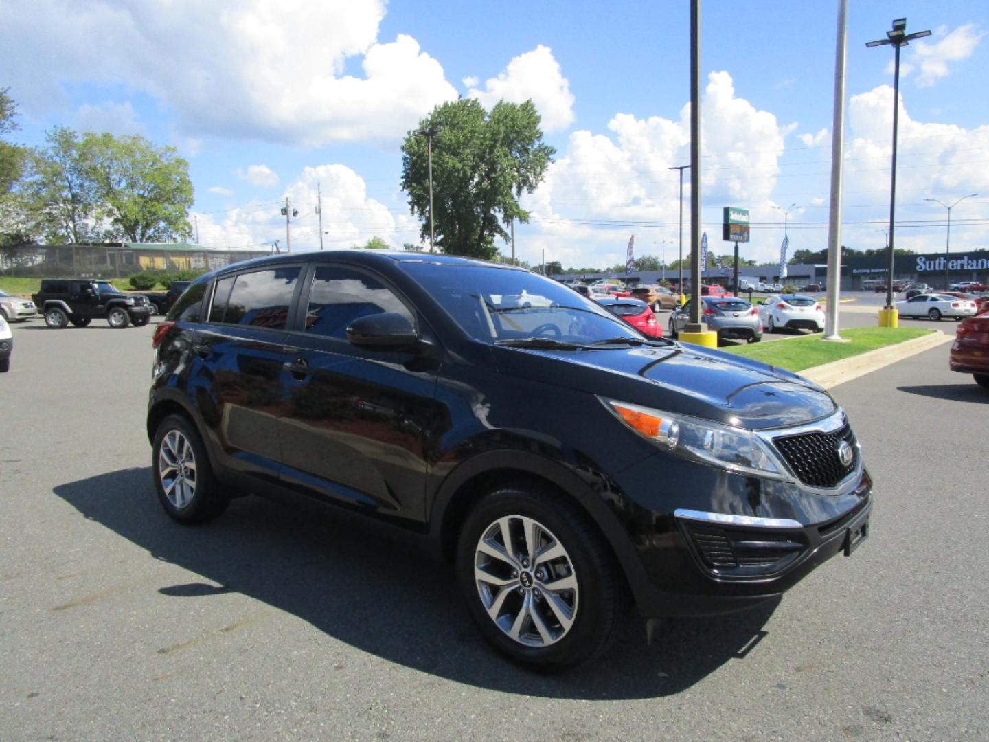 2016 BLACK /Black / Cloth Kia Sportage LX FWD (KNDPB3AC4G7) with an 2.4L V6 DOHC 24V engine, 6-Speed Automatic transmission, located at 1814 Albert Pike Road, Hot Springs, AR, 71913, (501) 623-1717, 34.494228, -93.094070 - Photo#3