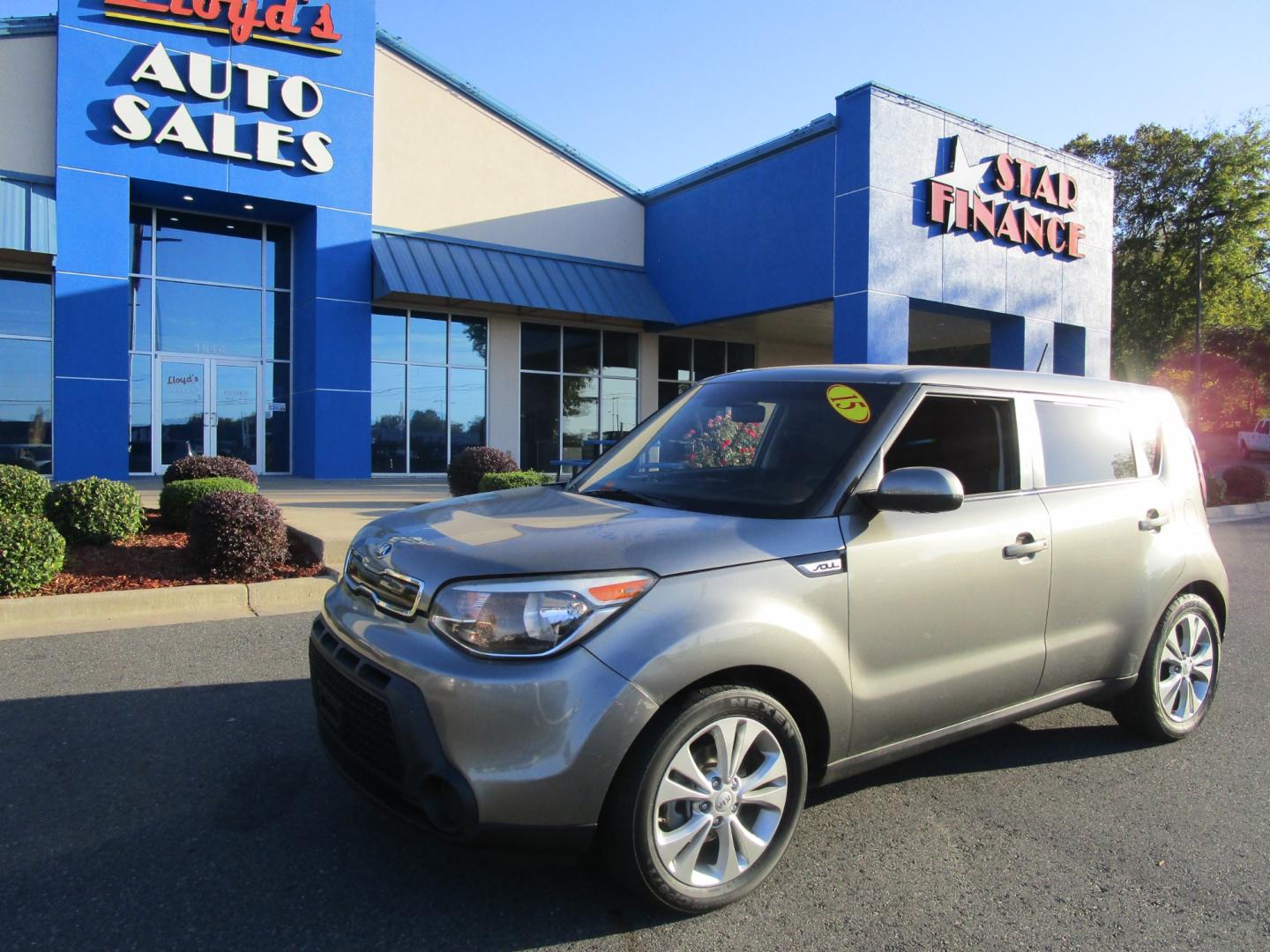 2015 GRAY /Gray / Cloth Kia Soul + (KNDJP3A54F7) with an 2.0L L4 DOHC 16V engine, 6-Speed Automatic transmission, located at 1814 Albert Pike Road, Hot Springs, AR, 71913, (501) 623-1717, 34.494228, -93.094070 - Photo#2