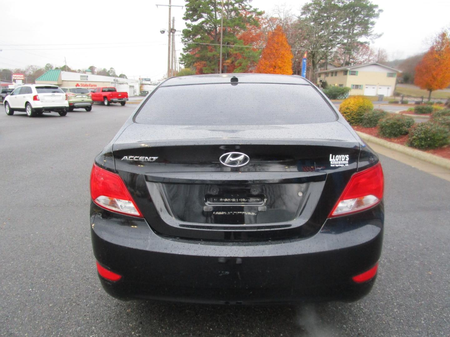 2016 BLACK /Gray / Cloth Hyundai Accent SE 4-Door 6A (KMHCT4AE0GU) with an 1.6L L4 DOHC 16V engine, 6A transmission, located at 1814 Albert Pike Road, Hot Springs, AR, 71913, (501) 623-1717, 34.494228, -93.094070 - Photo#4