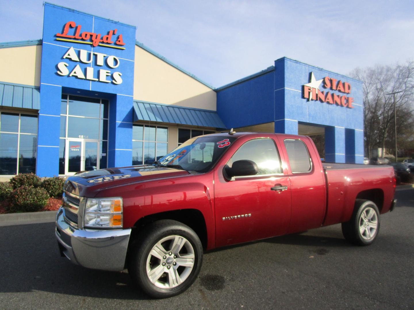 2013 MAROON /Black / Cloth Chevrolet Silverado 1500 LT Ext. Cab Long Box 2WD (1GCRCSEA4DZ) with an 4.8L V8 OHV 16V engine, 4-Speed Automatic transmission, located at 1814 Albert Pike Road, Hot Springs, AR, 71913, (501) 623-1717, 34.494228, -93.094070 - Photo#1