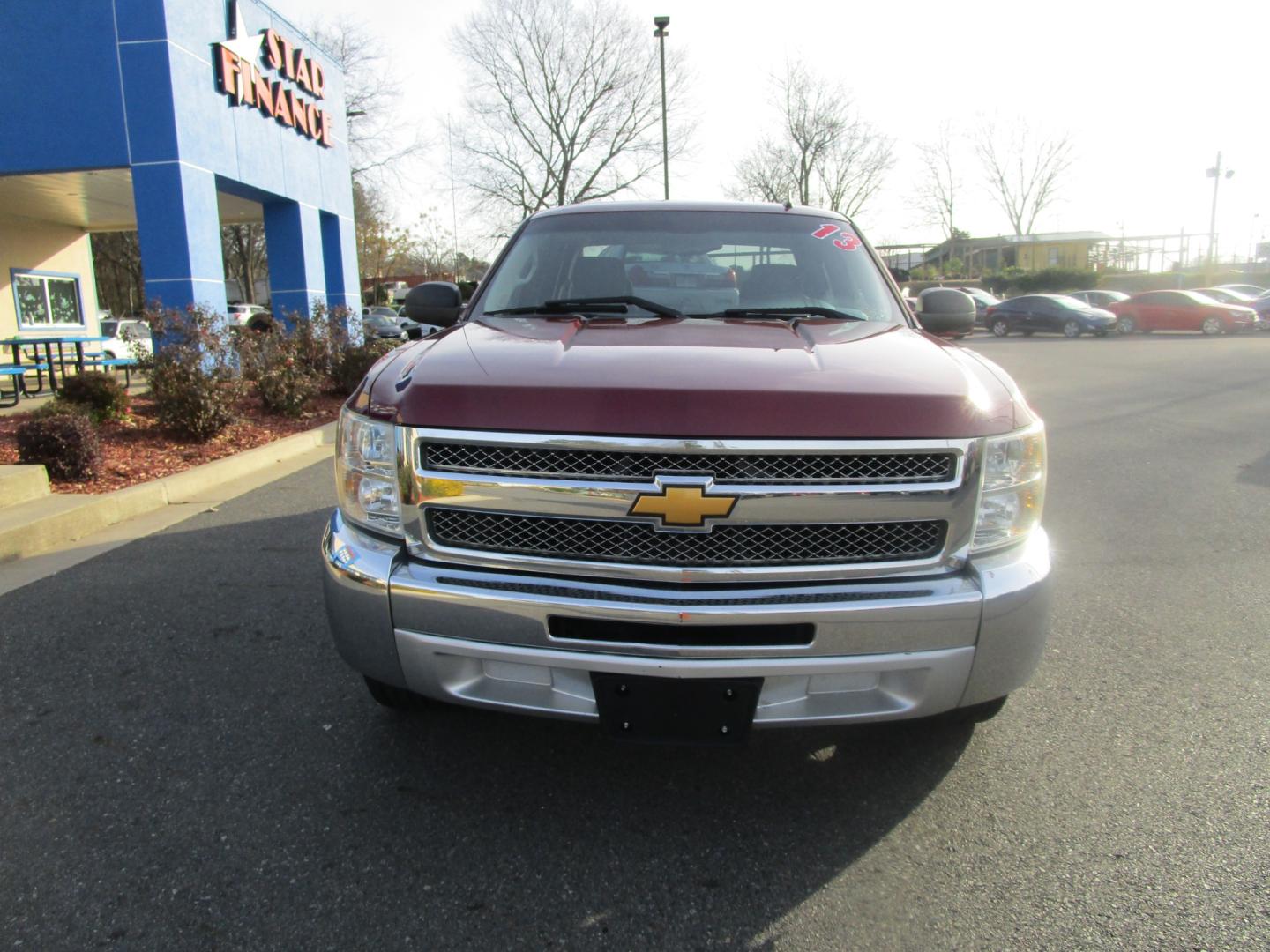 2013 MAROON /Black / Cloth Chevrolet Silverado 1500 LT Ext. Cab Long Box 2WD (1GCRCSEA4DZ) with an 4.8L V8 OHV 16V engine, 4-Speed Automatic transmission, located at 1814 Albert Pike Road, Hot Springs, AR, 71913, (501) 623-1717, 34.494228, -93.094070 - Photo#2