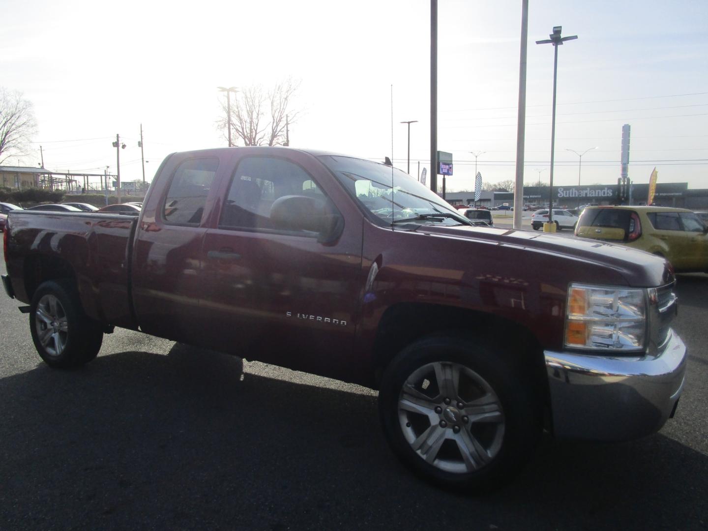 2013 MAROON /Black / Cloth Chevrolet Silverado 1500 LT Ext. Cab Long Box 2WD (1GCRCSEA4DZ) with an 4.8L V8 OHV 16V engine, 4-Speed Automatic transmission, located at 1814 Albert Pike Road, Hot Springs, AR, 71913, (501) 623-1717, 34.494228, -93.094070 - Photo#3