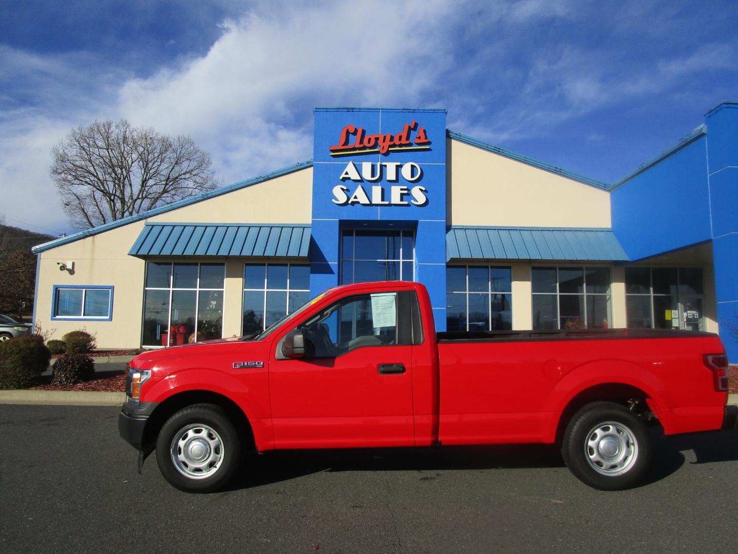 2018 RED /Black / Cloth Ford F-150 XL 8-ft. Bed 2WD (1FTMF1CB1JK) with an 3.3L V6 DOHC 24V engine, 6A transmission, located at 1814 Albert Pike Road, Hot Springs, AR, 71913, (501) 623-1717, 34.494228, -93.094070 - Photo#0