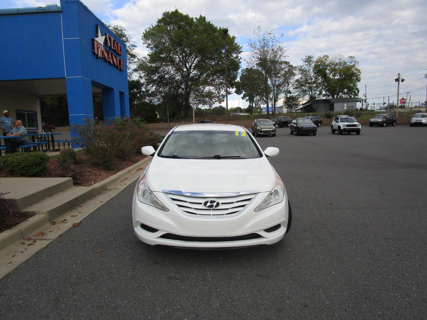 2012 WHITE /Tan / Cloth Hyundai Sonata GLS Manual (5NPEB4AC9CH) with an 2.4L L4 DOHC 16V engine, 6-Speed Manual transmission, located at 1814 Albert Pike Road, Hot Springs, AR, 71913, (501) 623-1717, 34.494228, -93.094070 - Photo#1