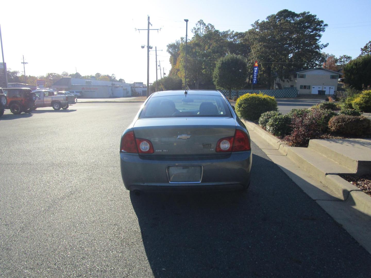 2009 Green /Gray / Cloth Chevrolet Malibu LT1 (1G1ZH57B994) with an 2.4L L4 DOHC 16V engine, located at 1814 Albert Pike Road, Hot Springs, AR, 71913, (501) 623-1717, 34.494228, -93.094070 - Photo#3