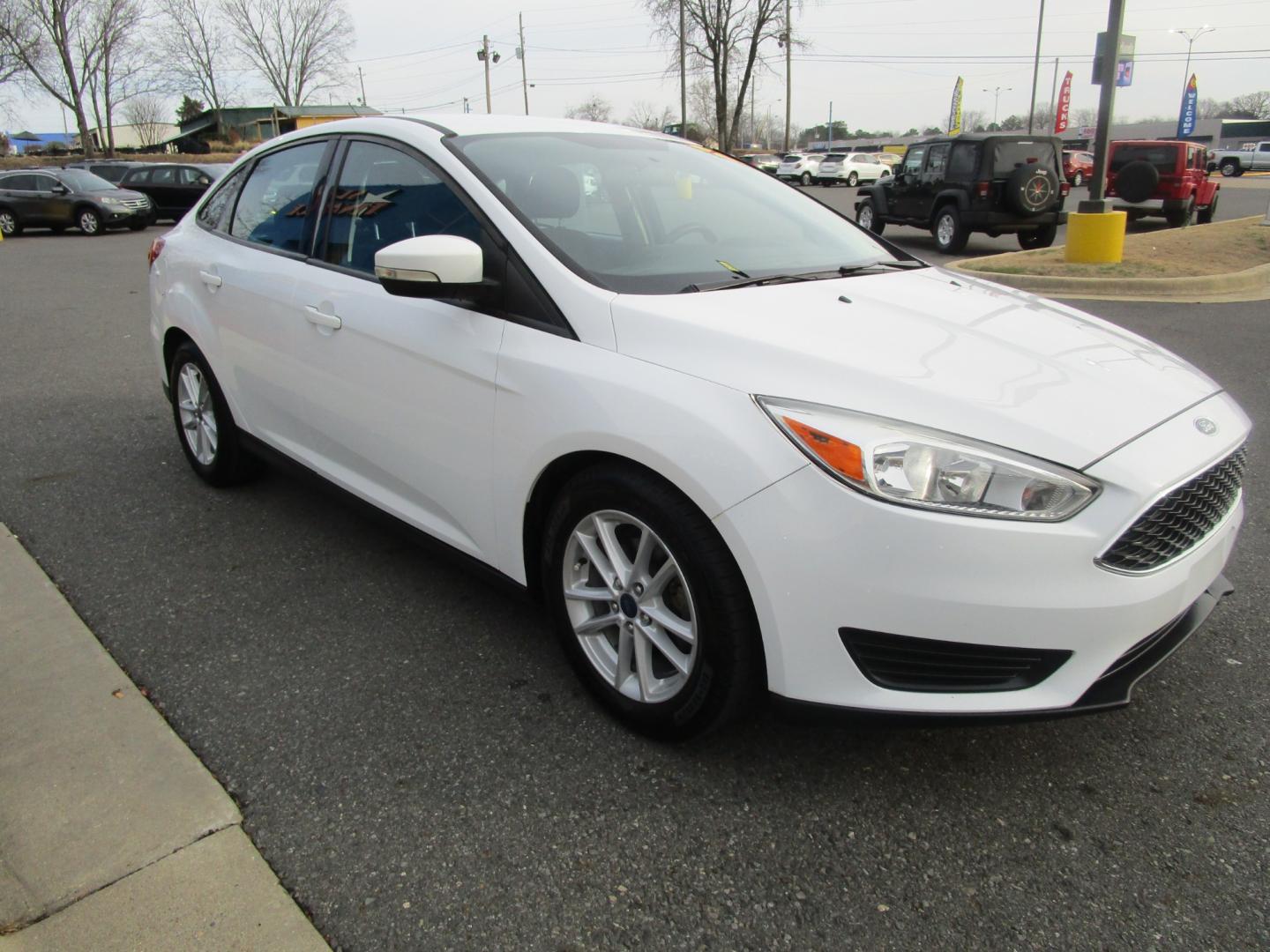 2017 WHITE /Gray / Cloth Ford Focus SE Sedan (1FADP3F28HL) with an 2.0L L4 DOHC 16V engine, located at 1814 Albert Pike Road, Hot Springs, AR, 71913, (501) 623-1717, 34.494228, -93.094070 - Photo#3