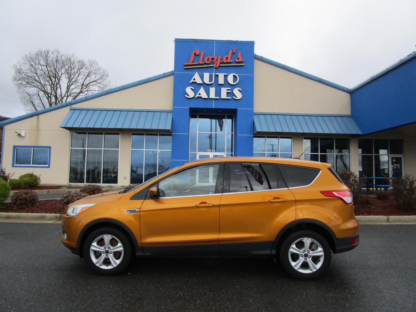 2016 Orange /Tan / Cloth Ford Escape SE 4WD (1FMCU9GX0GU) with an 1.6L L4 DOHC 16V engine, 6-Speed Automatic transmission, located at 1814 Albert Pike Road, Hot Springs, AR, 71913, (501) 623-1717, 34.494228, -93.094070 - Photo#0