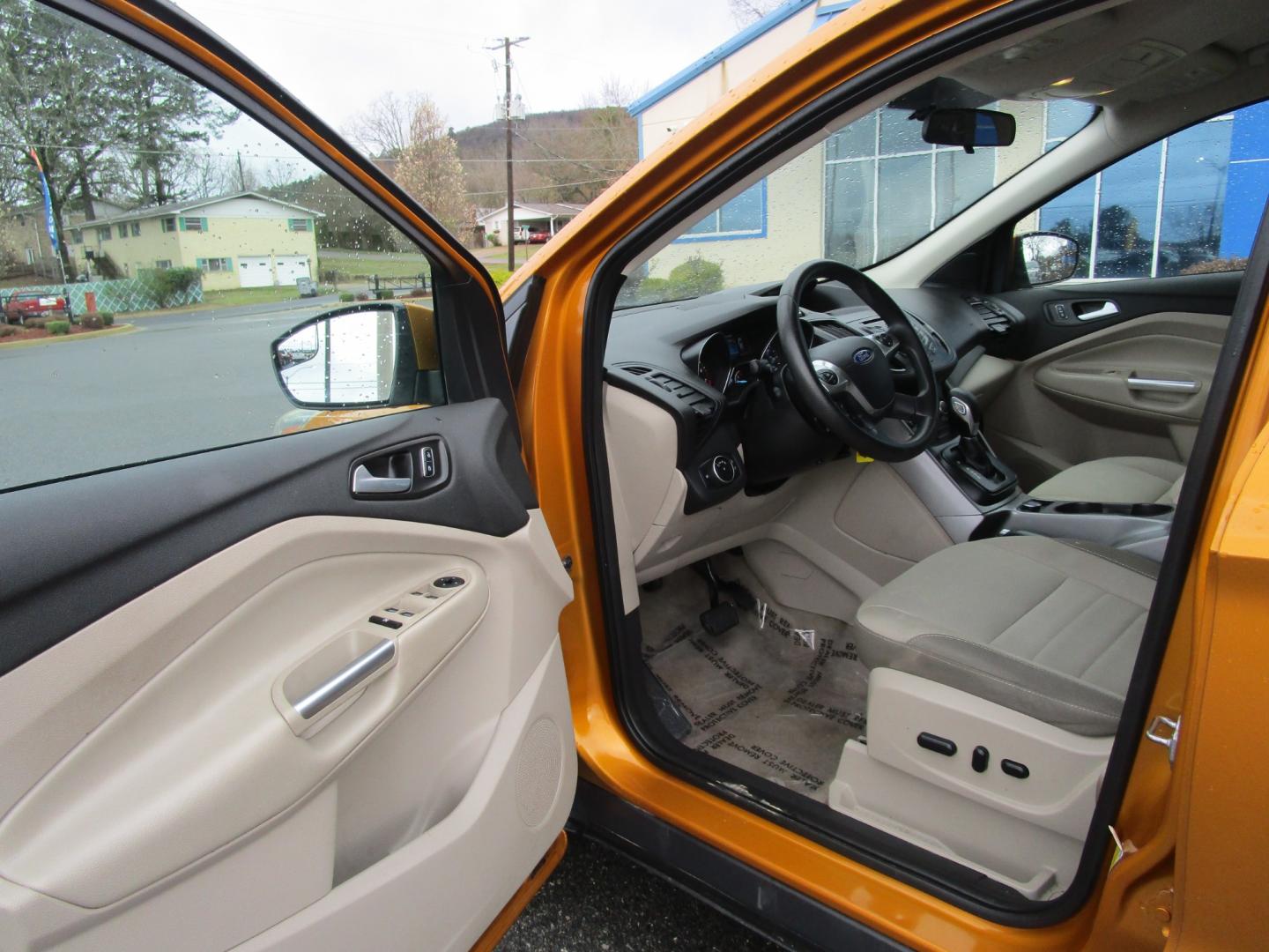 2016 Orange /Tan / Cloth Ford Escape SE 4WD (1FMCU9GX0GU) with an 1.6L L4 DOHC 16V engine, 6-Speed Automatic transmission, located at 1814 Albert Pike Road, Hot Springs, AR, 71913, (501) 623-1717, 34.494228, -93.094070 - Photo#7