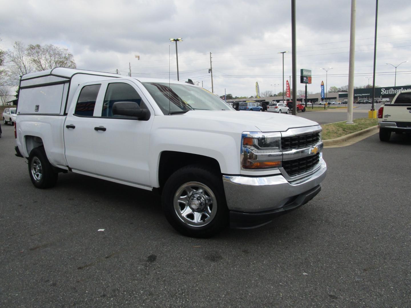 2017 WHITE /Gray / Cloth Chevrolet Silverado 1500 Work Truck Double Cab 2WD (1GCRCNEH1HZ) with an 4.3L V6 OHV 12V engine, 6A transmission, located at 1814 Albert Pike Road, Hot Springs, AR, 71913, (501) 623-1717, 34.494228, -93.094070 - Photo#3