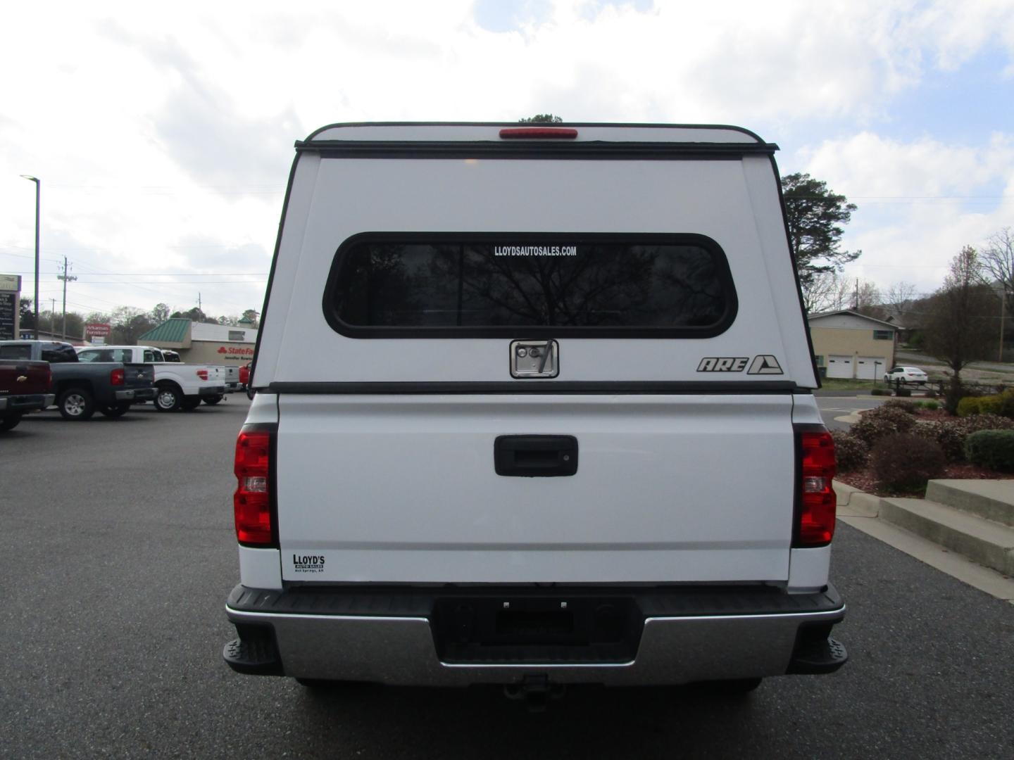 2017 WHITE /Gray / Cloth Chevrolet Silverado 1500 Work Truck Double Cab 2WD (1GCRCNEH1HZ) with an 4.3L V6 OHV 12V engine, 6A transmission, located at 1814 Albert Pike Road, Hot Springs, AR, 71913, (501) 623-1717, 34.494228, -93.094070 - Photo#4