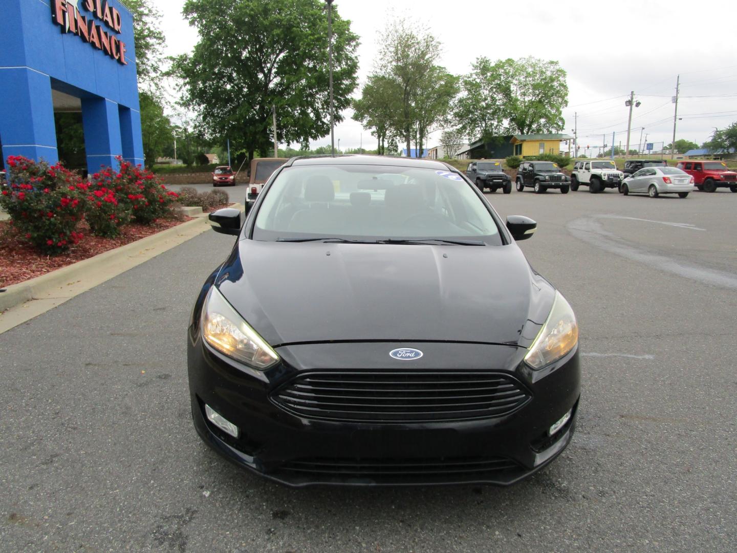 2016 BLACK /Gray / Cloth Ford Focus SE Sedan (1FADP3F22GL) with an 2.0L L4 DOHC 16V engine, located at 1814 Albert Pike Road, Hot Springs, AR, 71913, (501) 623-1717, 34.494228, -93.094070 - Photo#2