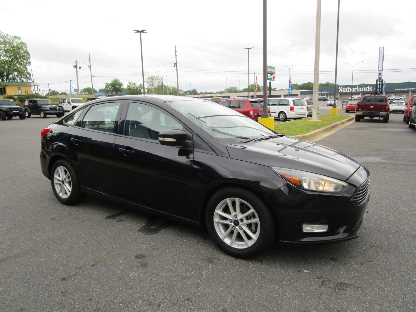 2016 BLACK /Gray / Cloth Ford Focus SE Sedan (1FADP3F22GL) with an 2.0L L4 DOHC 16V engine, located at 1814 Albert Pike Road, Hot Springs, AR, 71913, (501) 623-1717, 34.494228, -93.094070 - Photo#3