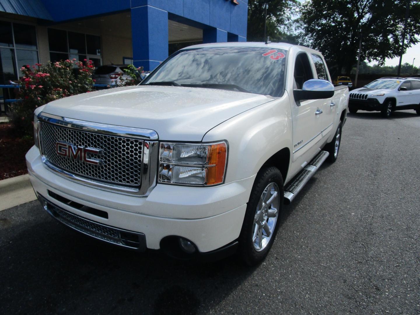 2013 CREAM GMC Sierra 1500 Denali Crew Cab AWD (3GTP2XE24DG) with an 6.2L V8 OHV 16V FFV engine, 6-Speed Automatic transmission, located at 1814 Albert Pike Road, Hot Springs, AR, 71913, (501) 623-1717, 34.494228, -93.094070 - Photo#1