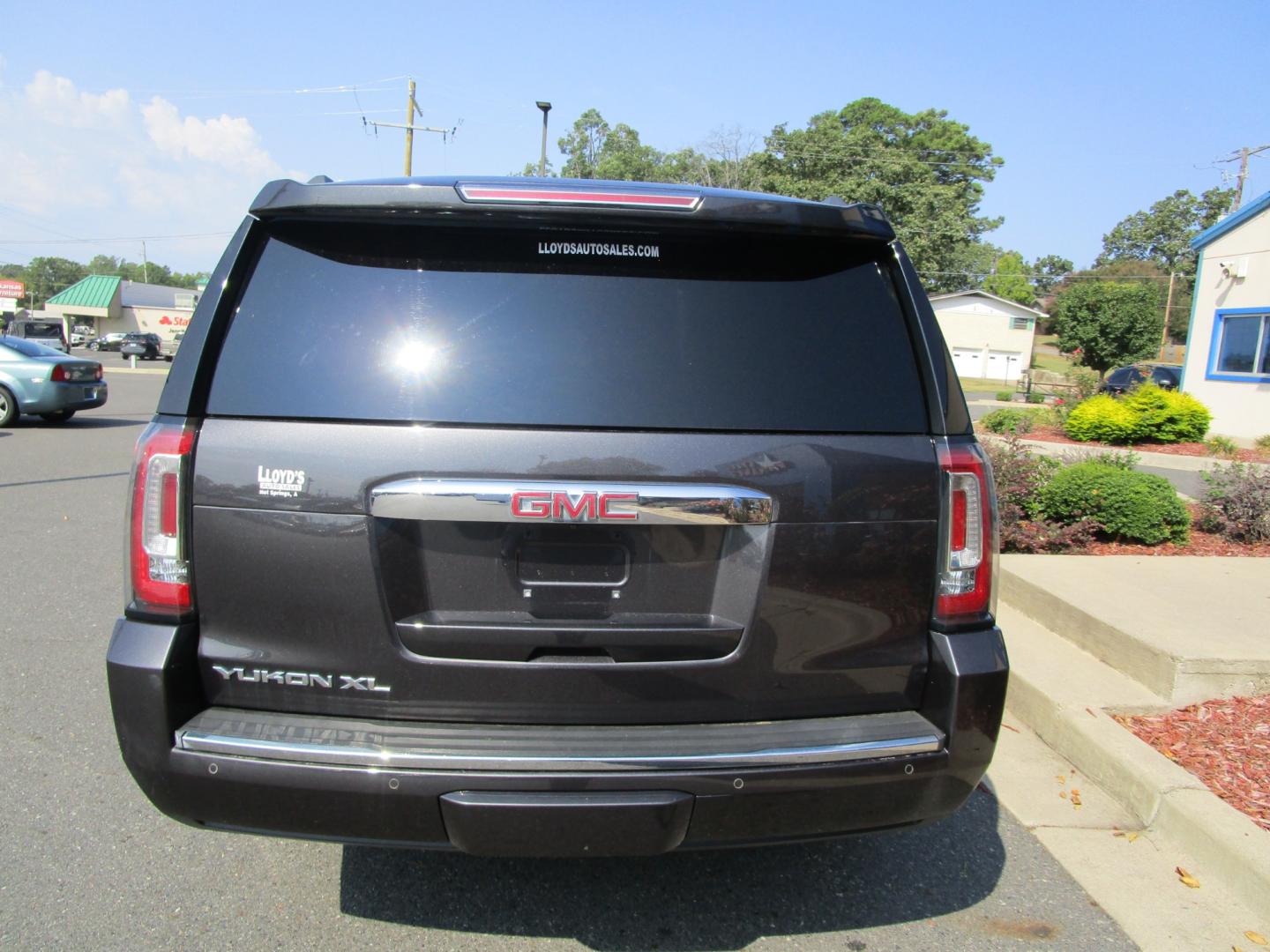 2017 BLACK /Gray / Leather GMC Yukon XL Denali 2WD (1GKS1HKJ8HR) with an 6.2L V8 OHV 16V engine, 6A transmission, located at 1814 Albert Pike Road, Hot Springs, AR, 71913, (501) 623-1717, 34.494228, -93.094070 - Photo#3