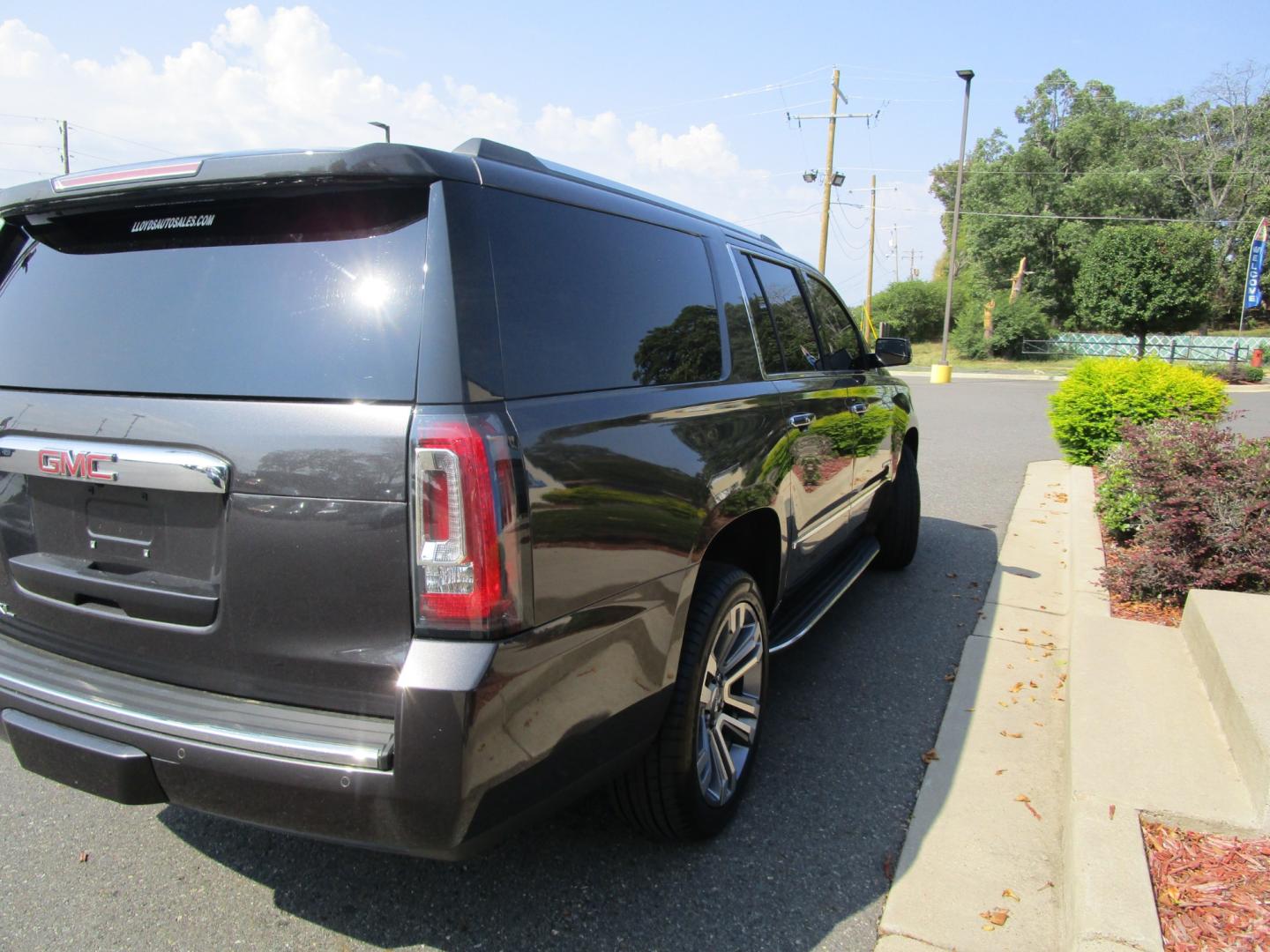 2017 BLACK /Gray / Leather GMC Yukon XL Denali 2WD (1GKS1HKJ8HR) with an 6.2L V8 OHV 16V engine, 6A transmission, located at 1814 Albert Pike Road, Hot Springs, AR, 71913, (501) 623-1717, 34.494228, -93.094070 - Photo#5