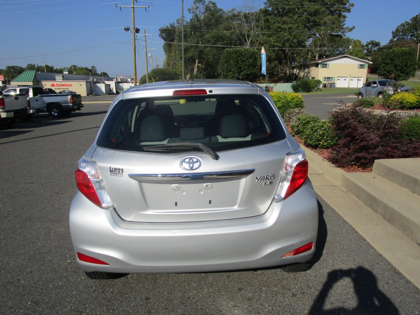 2014 SILVER Toyota Yaris LE 5-Door AT (JTDKTUD30ED) with an 1.5L L4 DOHC 16V engine, 4-Speed Automatic transmission, located at 1814 Albert Pike Road, Hot Springs, AR, 71913, (501) 623-1717, 34.494228, -93.094070 - Photo#3