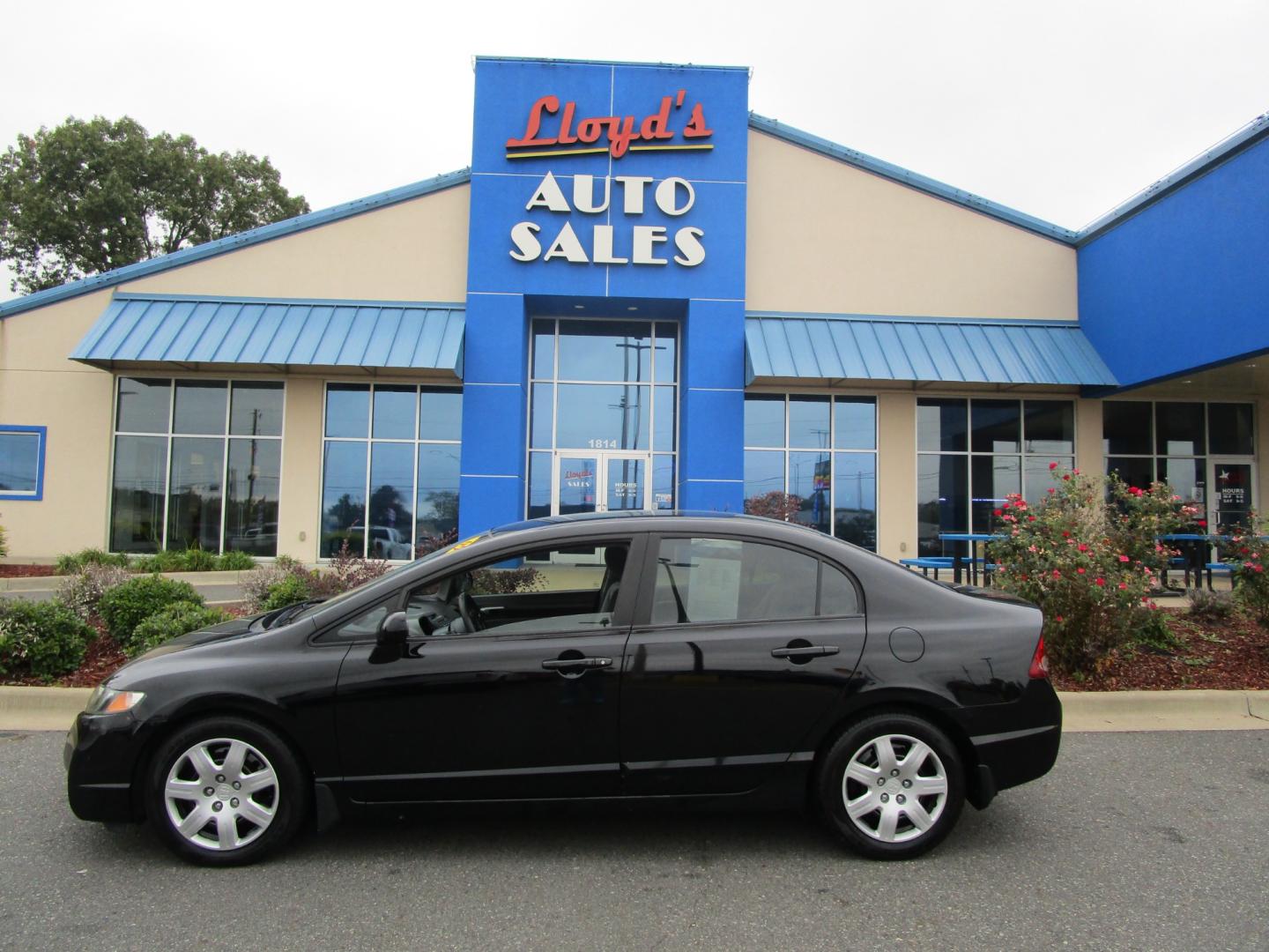 2009 BLACK Honda Civic LX Sedan 5-Speed AT (19XFA16509E) with an 1.8L L4 SOHC 16V engine, 5-Speed Automatic Overdrive transmission, located at 1814 Albert Pike Road, Hot Springs, AR, 71913, (501) 623-1717, 34.494228, -93.094070 - Photo#0