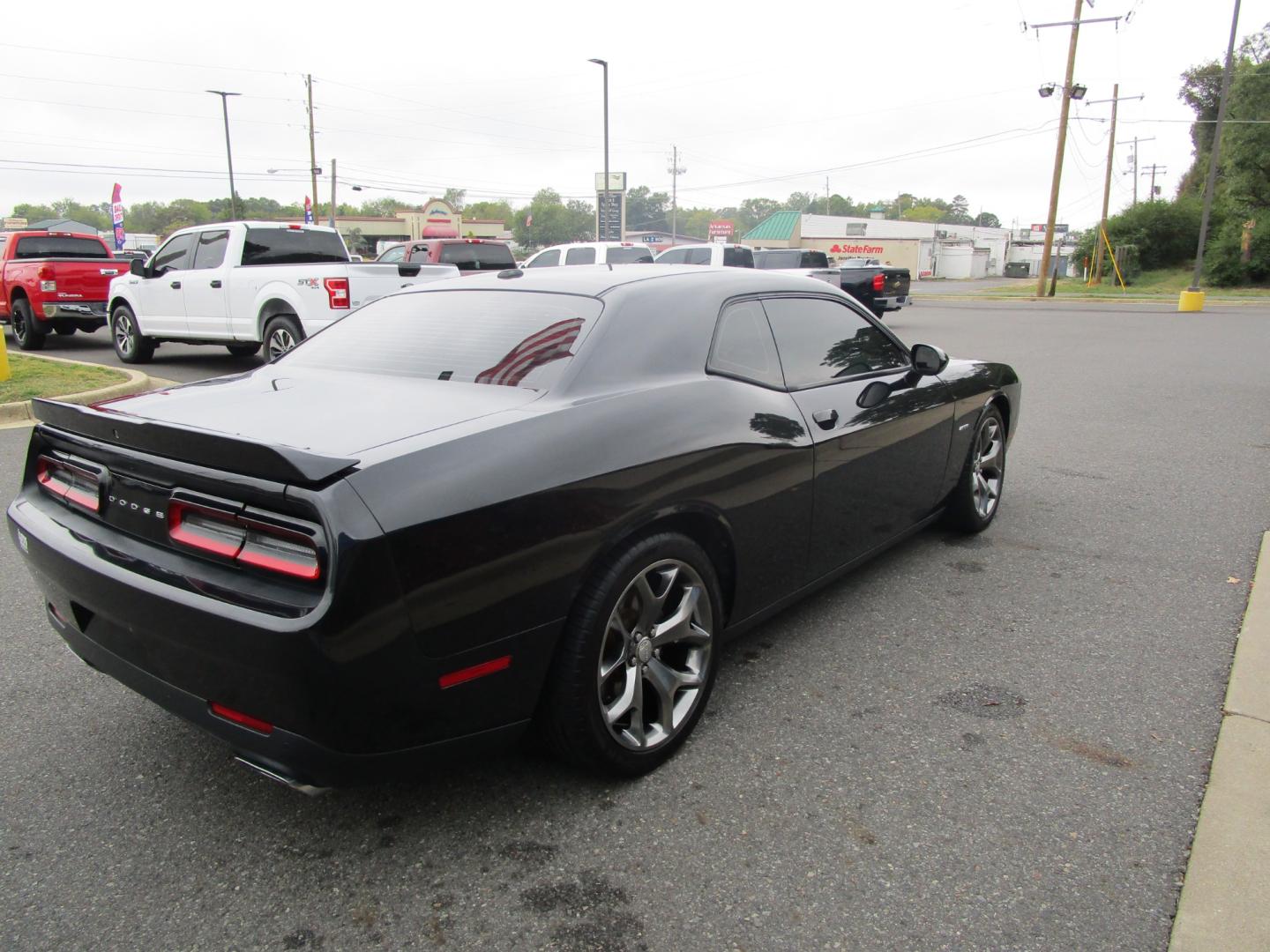 2015 Dodge Challenger R/T (2C3CDZAT1FH) with an 5.7L V8 OHV 16V engine, STANDARD transmission, located at 1814 Albert Pike Road, Hot Springs, AR, 71913, (501) 623-1717, 34.494228, -93.094070 - Photo#4