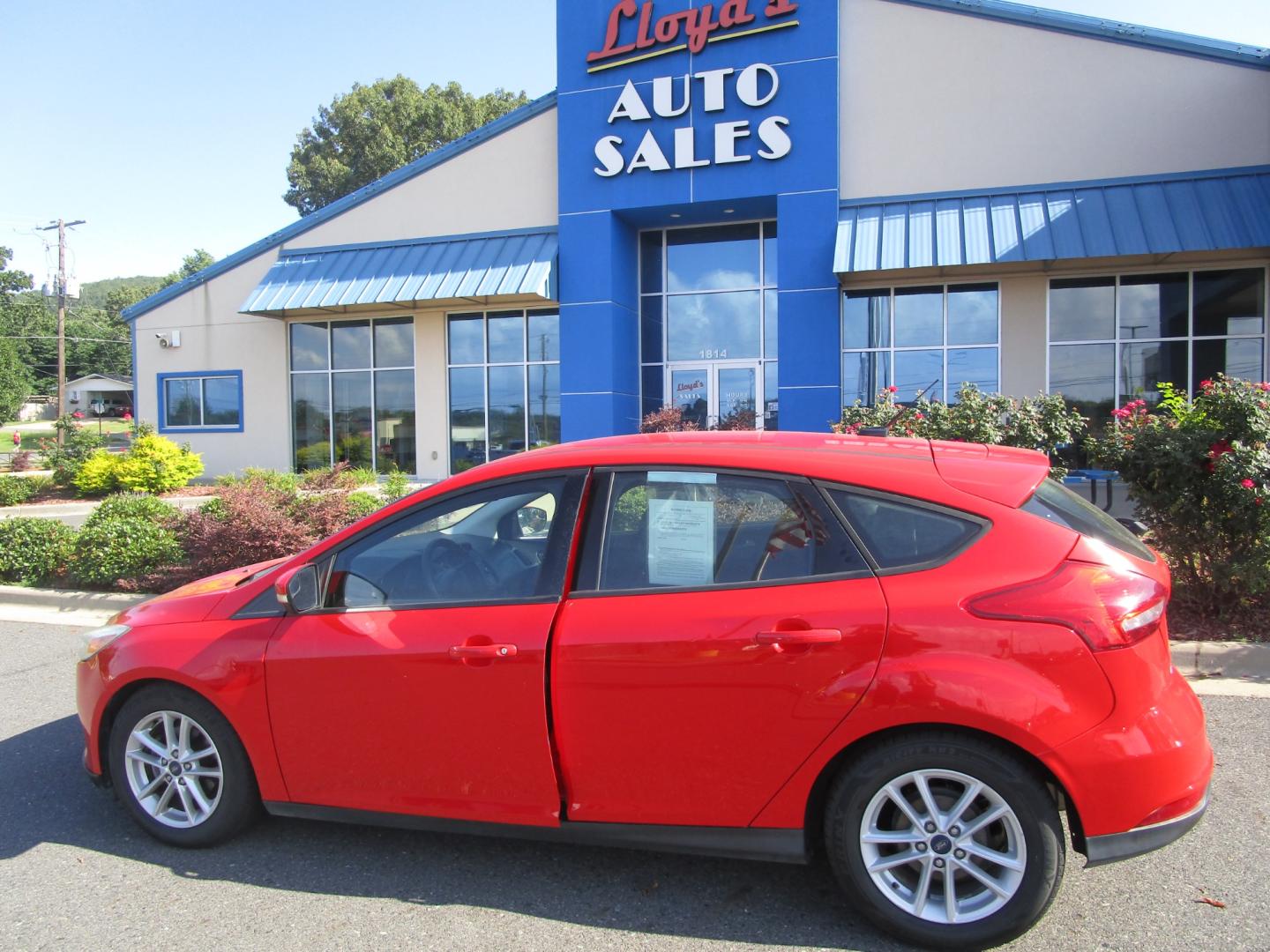 2017 RED Ford Focus SE Hatch (1FADP3K25HL) with an 2.0L L4 DOHC 16V engine, located at 1814 Albert Pike Road, Hot Springs, AR, 71913, (501) 623-1717, 34.494228, -93.094070 - Photo#0