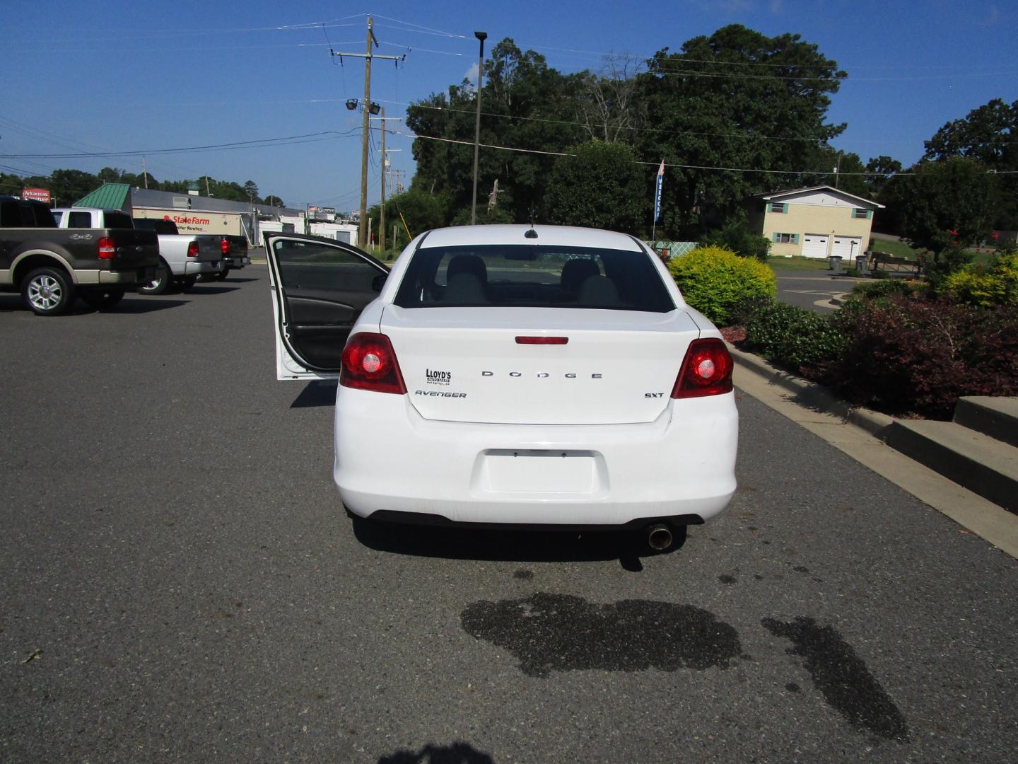 2013 WHITE Dodge Avenger SXT (1C3CDZCB3DN) with an 2.4L L4 DOHC 16V engine, 6-Speed Automatic transmission, located at 1814 Albert Pike Road, Hot Springs, AR, 71913, (501) 623-1717, 34.494228, -93.094070 - Photo#5