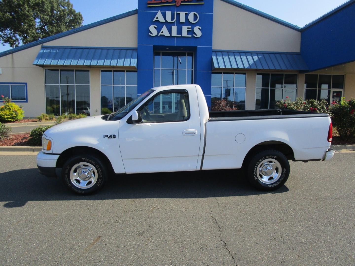 1999 WHITE Ford F-150 Lariat Reg. Cab Long Bed 2WD (1FTZF1728XK) with an 4.2L V6 OHV 12V engine, located at 1814 Albert Pike Road, Hot Springs, AR, 71913, (501) 623-1717, 34.494228, -93.094070 - Photo#0