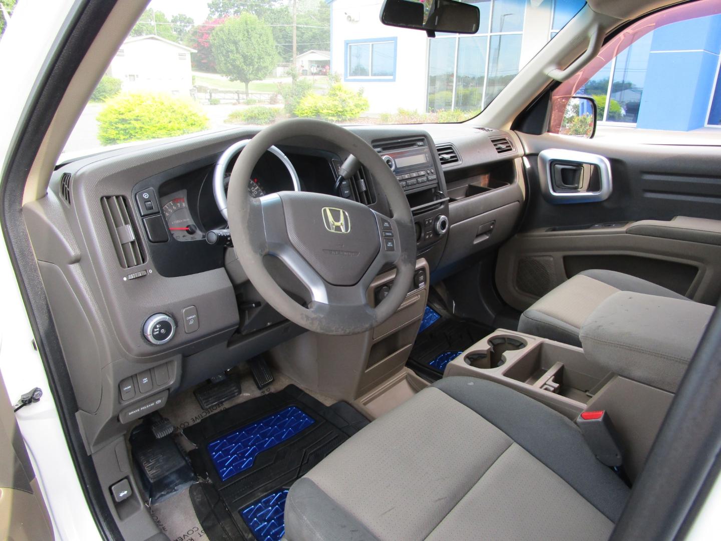 2007 WHITE Honda Ridgeline RT (2HJYK16207H) with an 3.5L V6 SOHC 24V engine, 5-Speed Automatic Overdrive transmission, located at 1814 Albert Pike Road, Hot Springs, AR, 71913, (501) 623-1717, 34.494228, -93.094070 - Photo#4