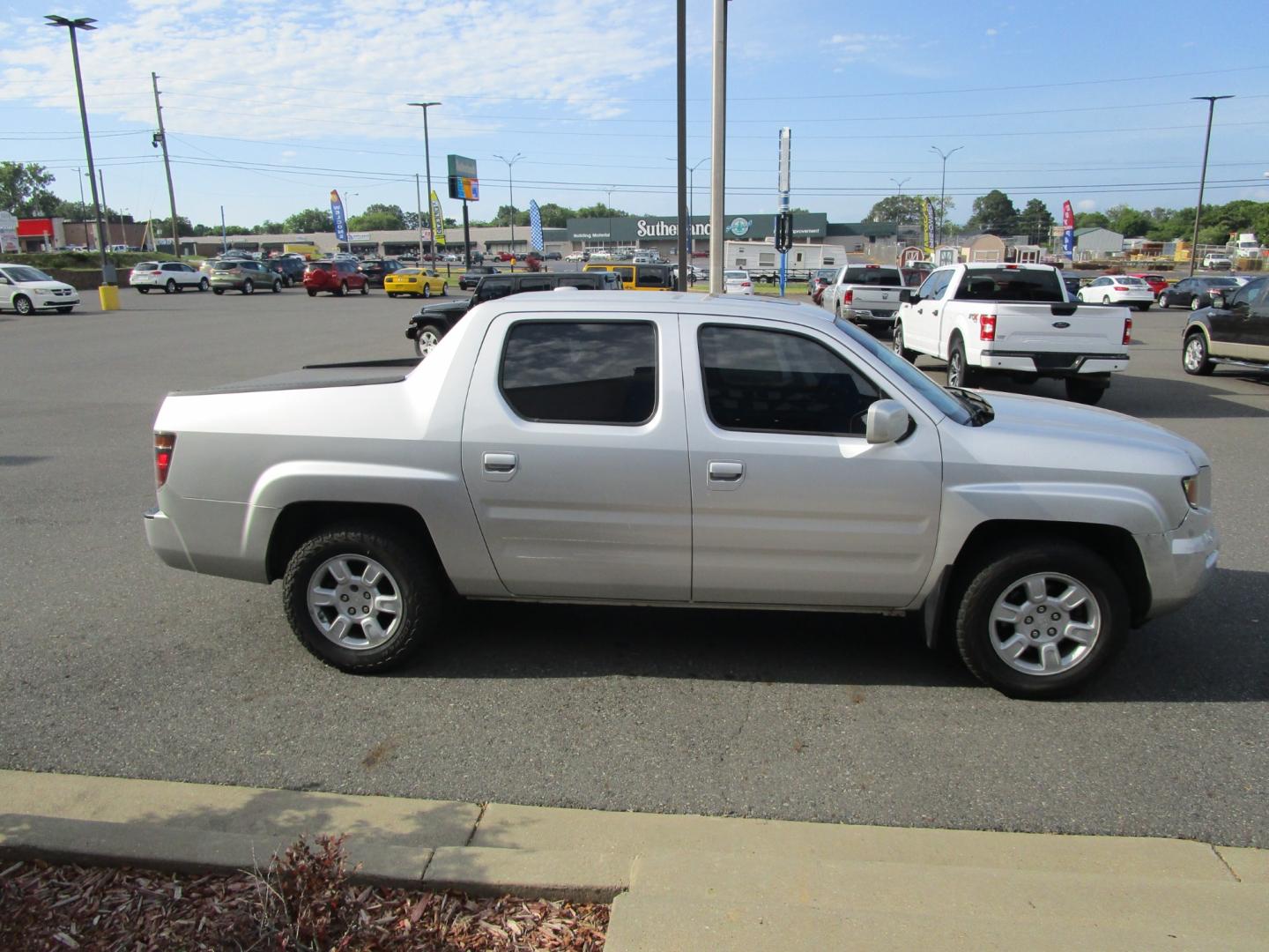 2006 SILVER Honda Ridgeline RTL (2HJYK16576H) with an 3.5L V6 SOHC 24V engine, 5-Speed Automatic Overdrive transmission, located at 1814 Albert Pike Road, Hot Springs, AR, 71913, (501) 623-1717, 34.494228, -93.094070 - Photo#3