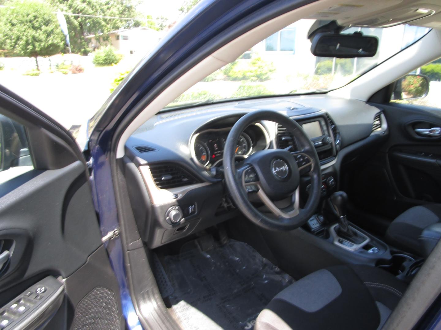 2015 Blue /Gray / Cloth Jeep Cherokee Sport FWD (1C4PJLAB2FW) with an 2.4L L4 DOHC 16V engine, 9-Speed Automatic transmission, located at 1814 Albert Pike Road, Hot Springs, AR, 71913, (501) 623-1717, 34.494228, -93.094070 - This 2015 Jeep Cherokee Sport is in great condition. FWD 2.4L 4 cylinder 16v engine 9 speed automatic. Standard features include: anti-lock 4-wheel disc brakes. Keyless entry with panic alarm. Electronic roll mitigation. All speed traction control. Brake stability control. Hill start assist. T - Photo#5