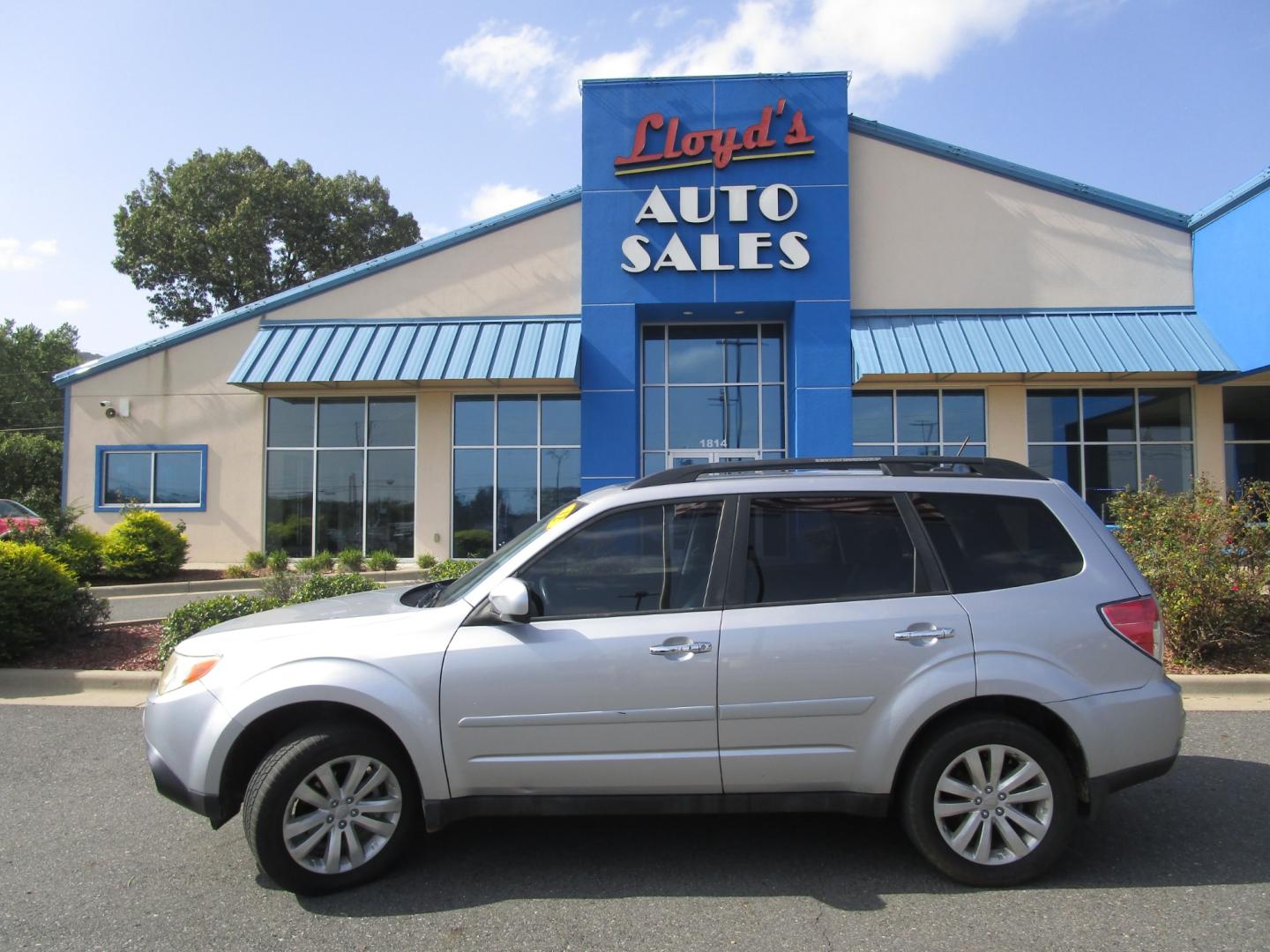 2013 SILVER /Black / Leather Subaru Forester 2.5X Limited (JF2SHAEC7DH) with an 2.5L H4 SOHC 16V engine, Continuously Variable Transmission transmission, located at 1814 Albert Pike Road, Hot Springs, AR, 71913, (501) 623-1717, 34.494228, -93.094070 - Photo#0