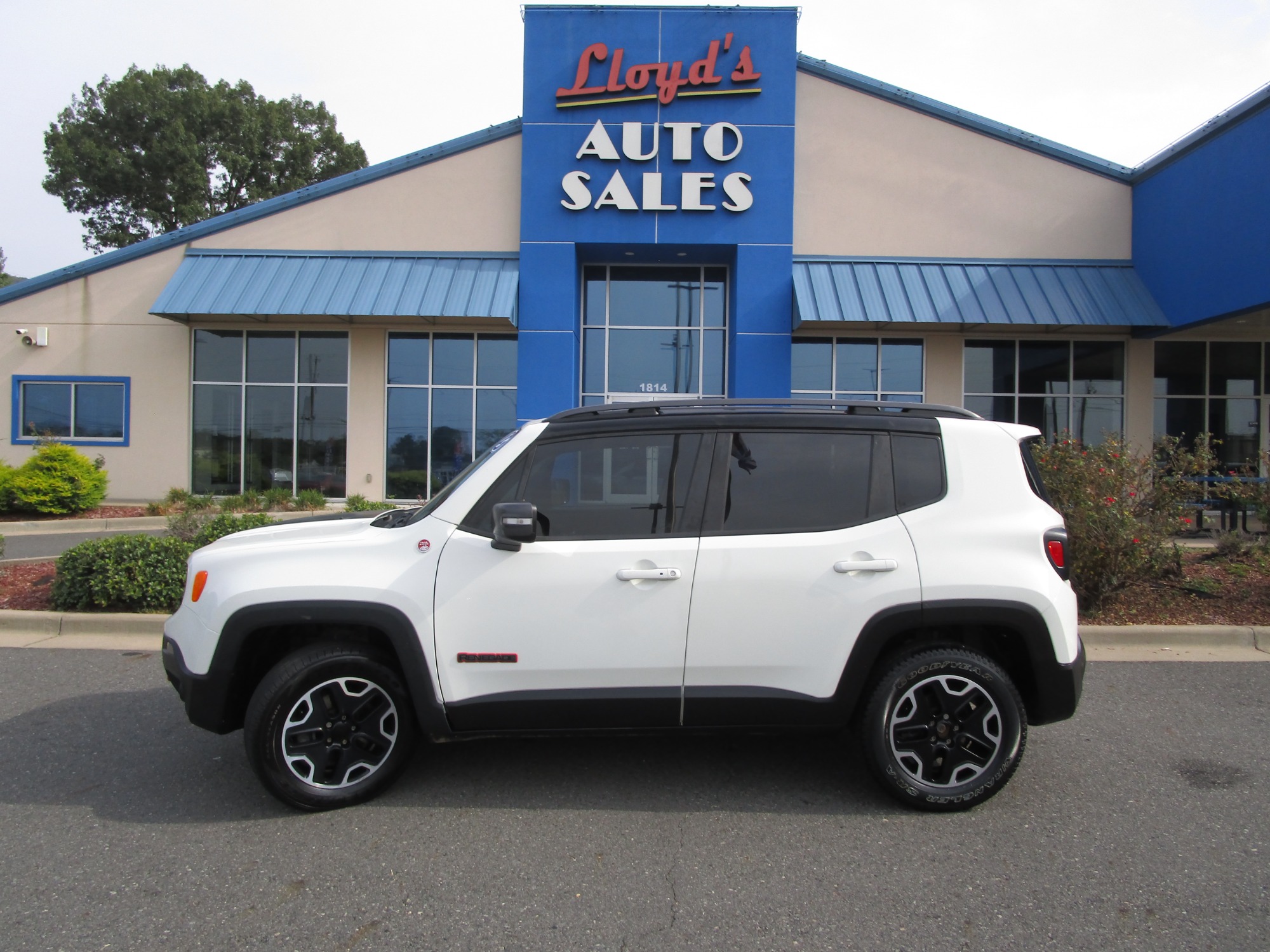 photo of 2015 Jeep Renegade Trailhawk