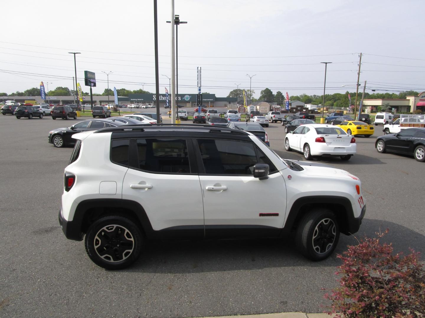 2015 WHITE /Black / Leather Jeep Renegade (ZACCJBCTXFP) , located at 1814 Albert Pike Road, Hot Springs, AR, 71913, (501) 623-1717, 34.494228, -93.094070 - Photo#2