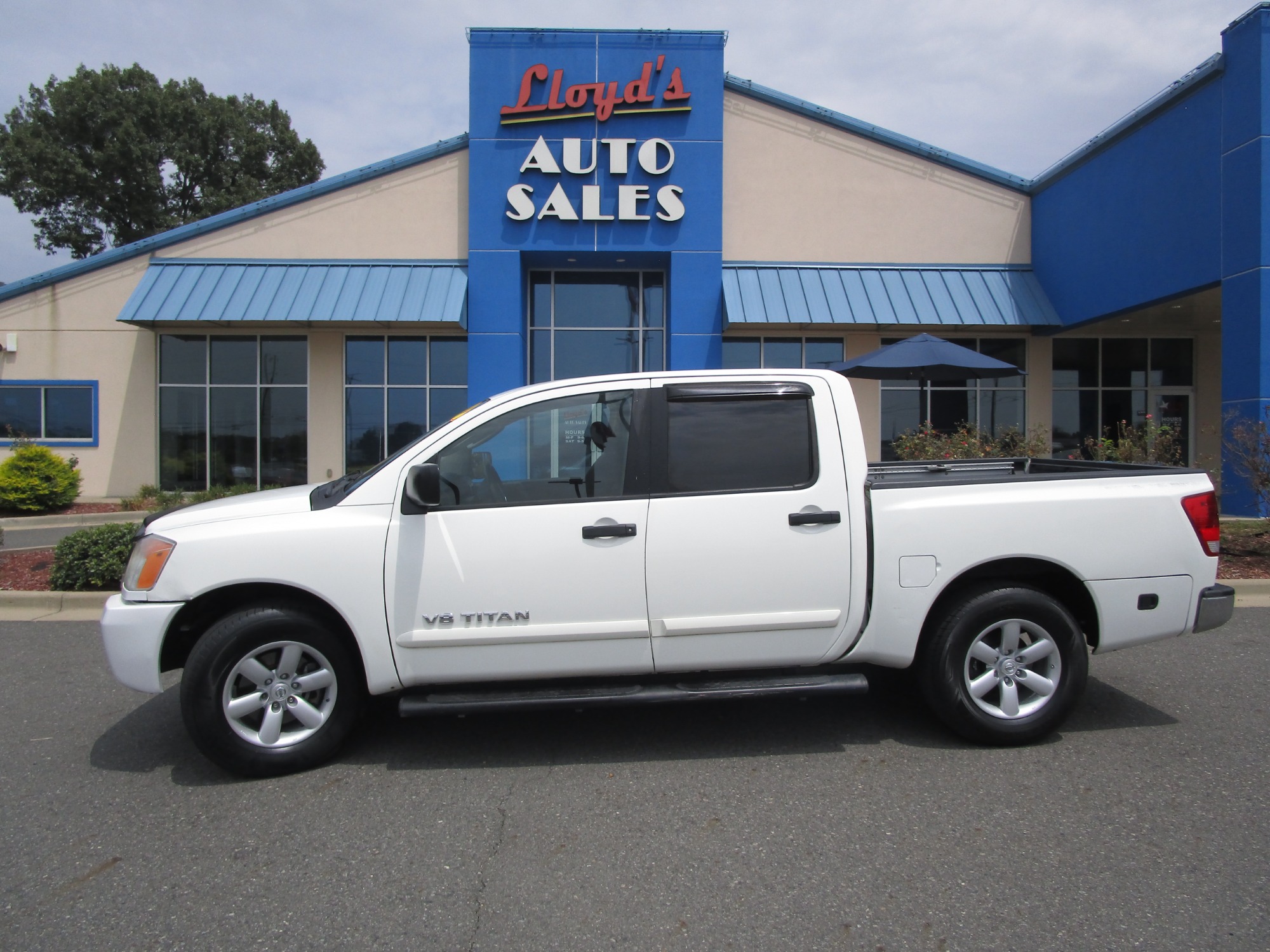 photo of 2011 Nissan Titan SV Crew Cab 2WD