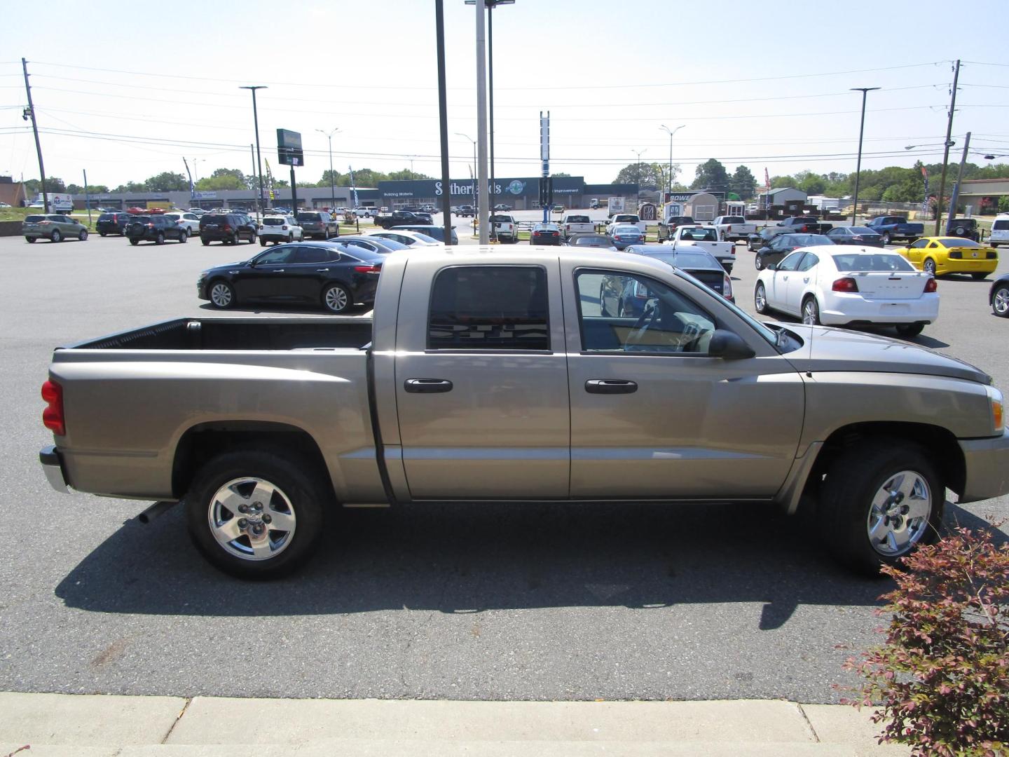 2006 GOLD /Tan / Cloth Dodge Dakota SLT Quad Cab 2WD (1D7HE48N16S) with an 4.7L V8 SOHC 16V engine, located at 1814 Albert Pike Road, Hot Springs, AR, 71913, (501) 623-1717, 34.494228, -93.094070 - 2006 Dodge Dakota SLT Quad Cab. 4.7L V8 F OHV. Rear Wheel Drive. - Photo#2