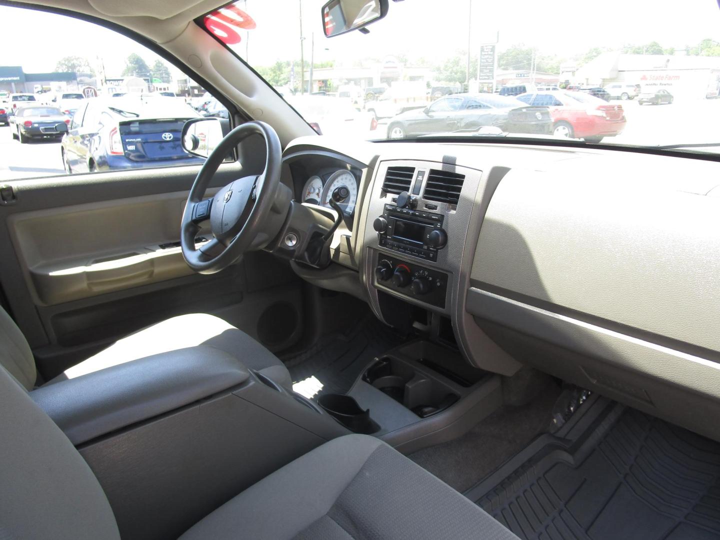 2006 GOLD /Tan / Cloth Dodge Dakota SLT Quad Cab 2WD (1D7HE48N16S) with an 4.7L V8 SOHC 16V engine, located at 1814 Albert Pike Road, Hot Springs, AR, 71913, (501) 623-1717, 34.494228, -93.094070 - 2006 Dodge Dakota SLT Quad Cab. 4.7L V8 F OHV. Rear Wheel Drive. - Photo#5