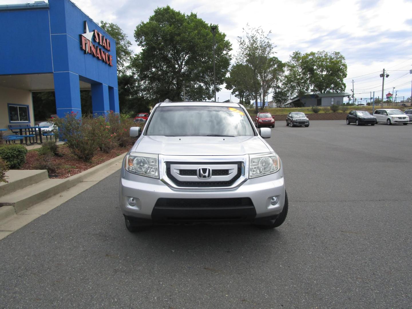 2011 SILVER /GRAY LEATHER Honda Pilot EX-L 4WD 5-Spd AT (5FNYF4H53BB) with an 3.5L V6 SOHC 24V engine, 5-Speed Automatic transmission, located at 1814 Albert Pike Road, Hot Springs, AR, 71913, (501) 623-1717, 34.494228, -93.094070 - Photo#1