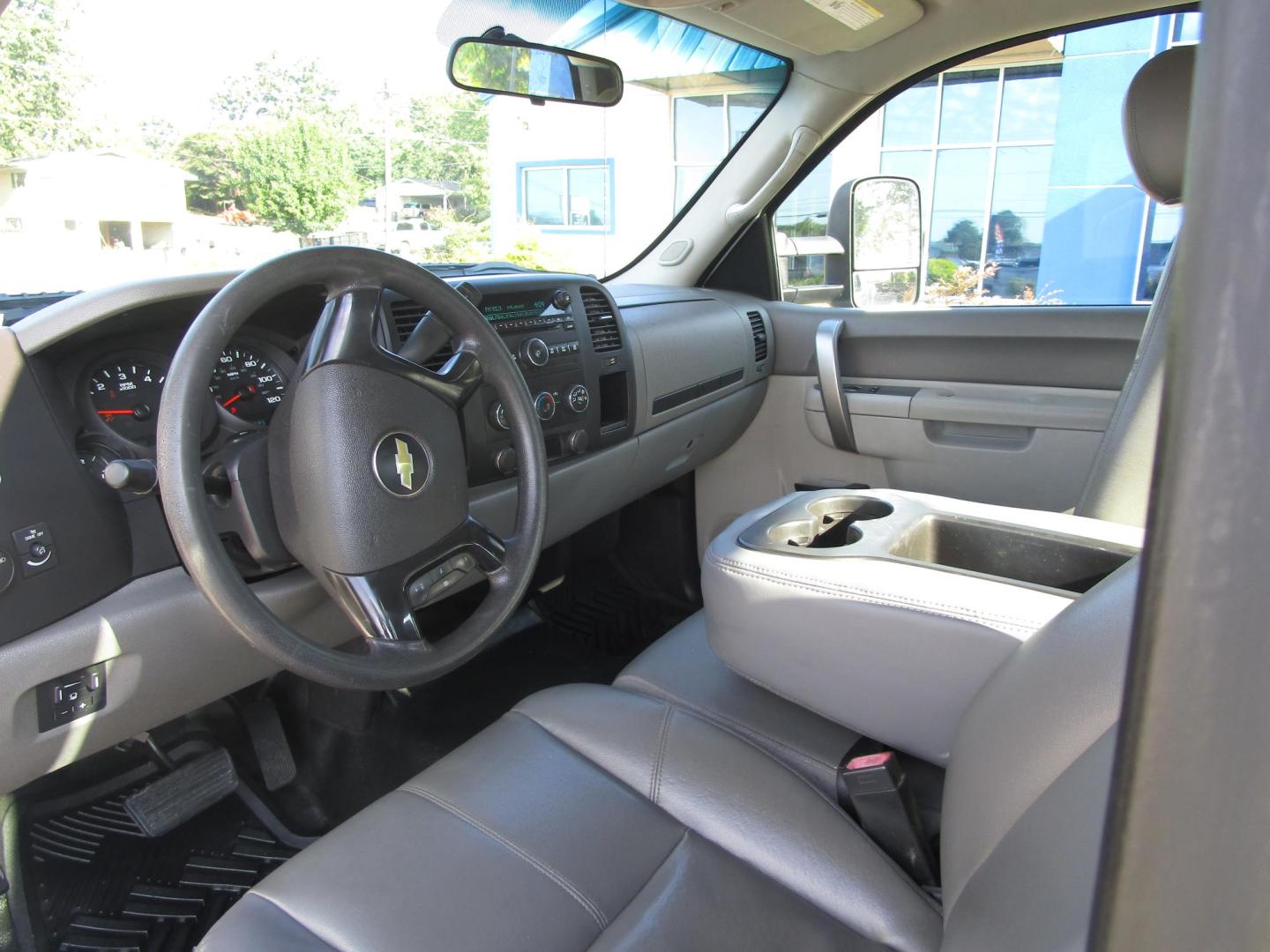 2012 WHITE /GRAY LEATHER Chevrolet Silverado 1500 Work Truck Ext. Cab 2WD (1GCRCPEA8CZ) with an 4.8L V8 OHV 16V engine, 4-Speed Automatic transmission, located at 1814 Albert Pike Road, Hot Springs, AR, 71913, (501) 623-1717, 34.494228, -93.094070 - This is a One Owner 2012 Chevy Silverado 1500 Work Truck, 4 door Extended cab. It has a 4.8L V8 F OHV 16V 4 speed Automatic Transmission and Rear Wheel Drive. This truck is in great shape. No accidents or damage reported to Carfax. - Photo#4