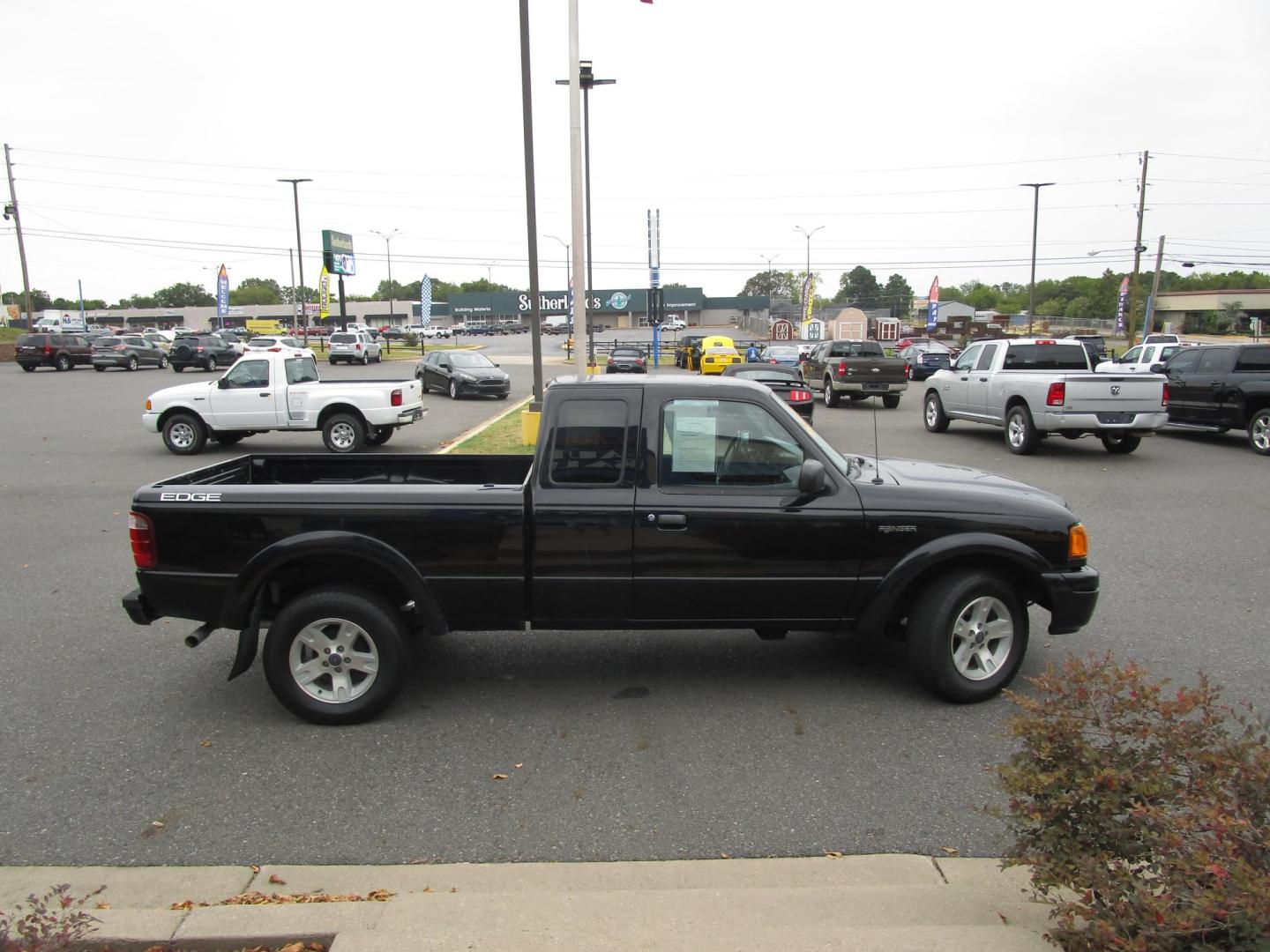 2005 BLACK /Gray / Cloth Ford Ranger Edge SuperCab 2-Door 2WD (1FTYR14U65P) with an 3.0L V6 OHV 12V engine, located at 1814 Albert Pike Road, Hot Springs, AR, 71913, (501) 623-1717, 34.494228, -93.094070 - Photo#2