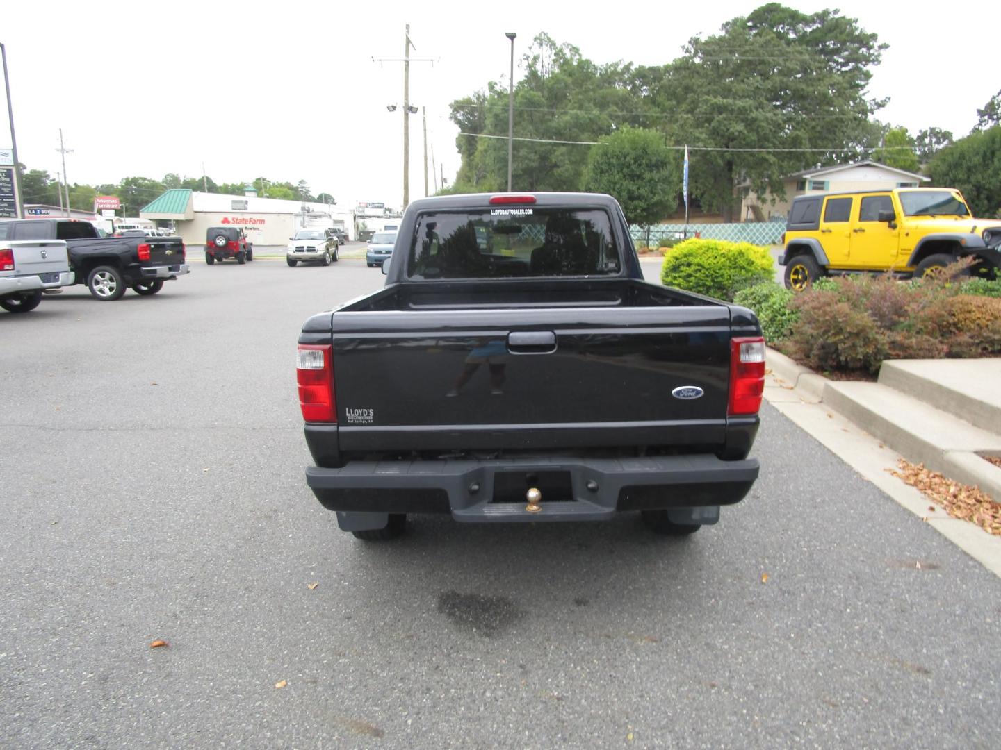 2005 BLACK /Gray / Cloth Ford Ranger Edge SuperCab 2-Door 2WD (1FTYR14U65P) with an 3.0L V6 OHV 12V engine, located at 1814 Albert Pike Road, Hot Springs, AR, 71913, (501) 623-1717, 34.494228, -93.094070 - Photo#3