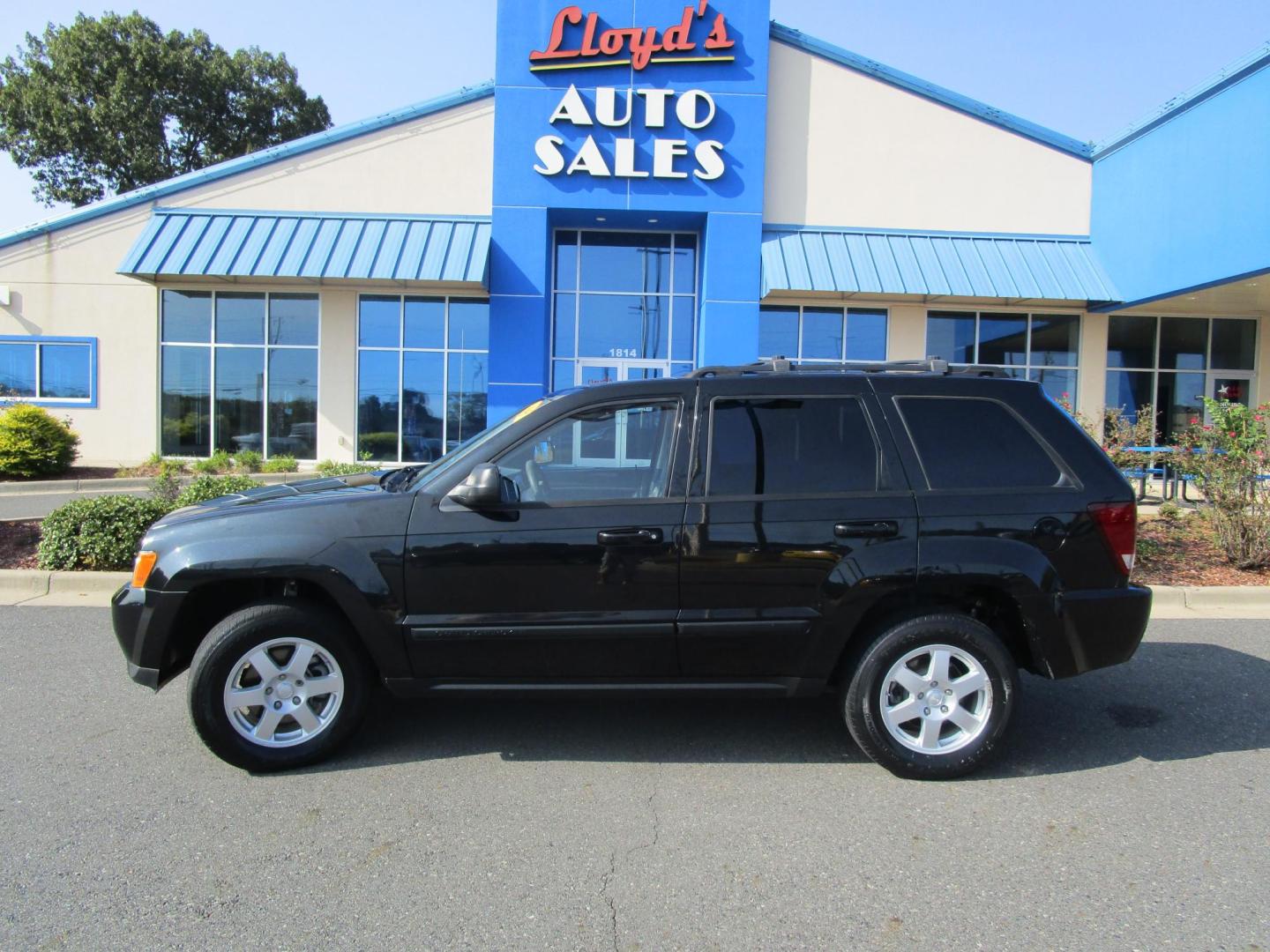 2008 BLACK Jeep Grand Cherokee Laredo 4WD (1J8HR48N18C) with an 4.7L V8 SOHC 16V engine, 5-Speed Automatic Overdrive transmission, located at 1814 Albert Pike Road, Hot Springs, AR, 71913, (501) 623-1717, 34.494228, -93.094070 - ONE OWNER!!! 2008 Jeep Grand Cherokee Laredo. 4 Door SUV 4.7L V8 F SOHC Gasoline Rear Wheel Drive 4X4 - Photo#0