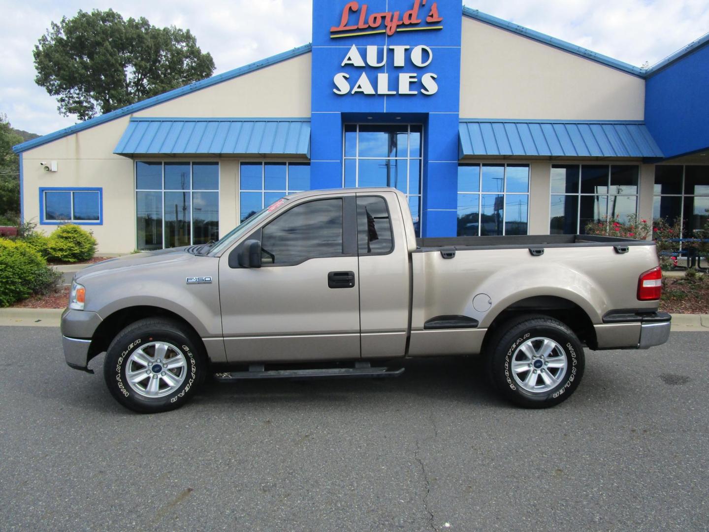 2006 GOLD Ford F-150 STX 2WD Flareside (1FTRF02W76K) with an 4.6L V8 SOHC 16V engine, 4 Speed Automatic transmission, located at 1814 Albert Pike Road, Hot Springs, AR, 71913, (501) 623-1717, 34.494228, -93.094070 - F 2006 Ford F-150 XLT Pickup 4.6L V8 F Gasoline Rear Wheel Drive - Photo#0