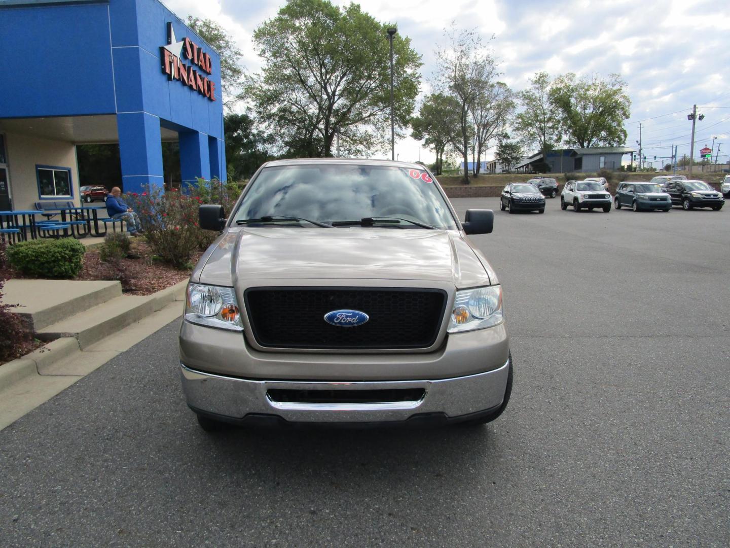 2006 GOLD Ford F-150 STX 2WD Flareside (1FTRF02W76K) with an 4.6L V8 SOHC 16V engine, 4 Speed Automatic transmission, located at 1814 Albert Pike Road, Hot Springs, AR, 71913, (501) 623-1717, 34.494228, -93.094070 - F 2006 Ford F-150 XLT Pickup 4.6L V8 F Gasoline Rear Wheel Drive - Photo#2