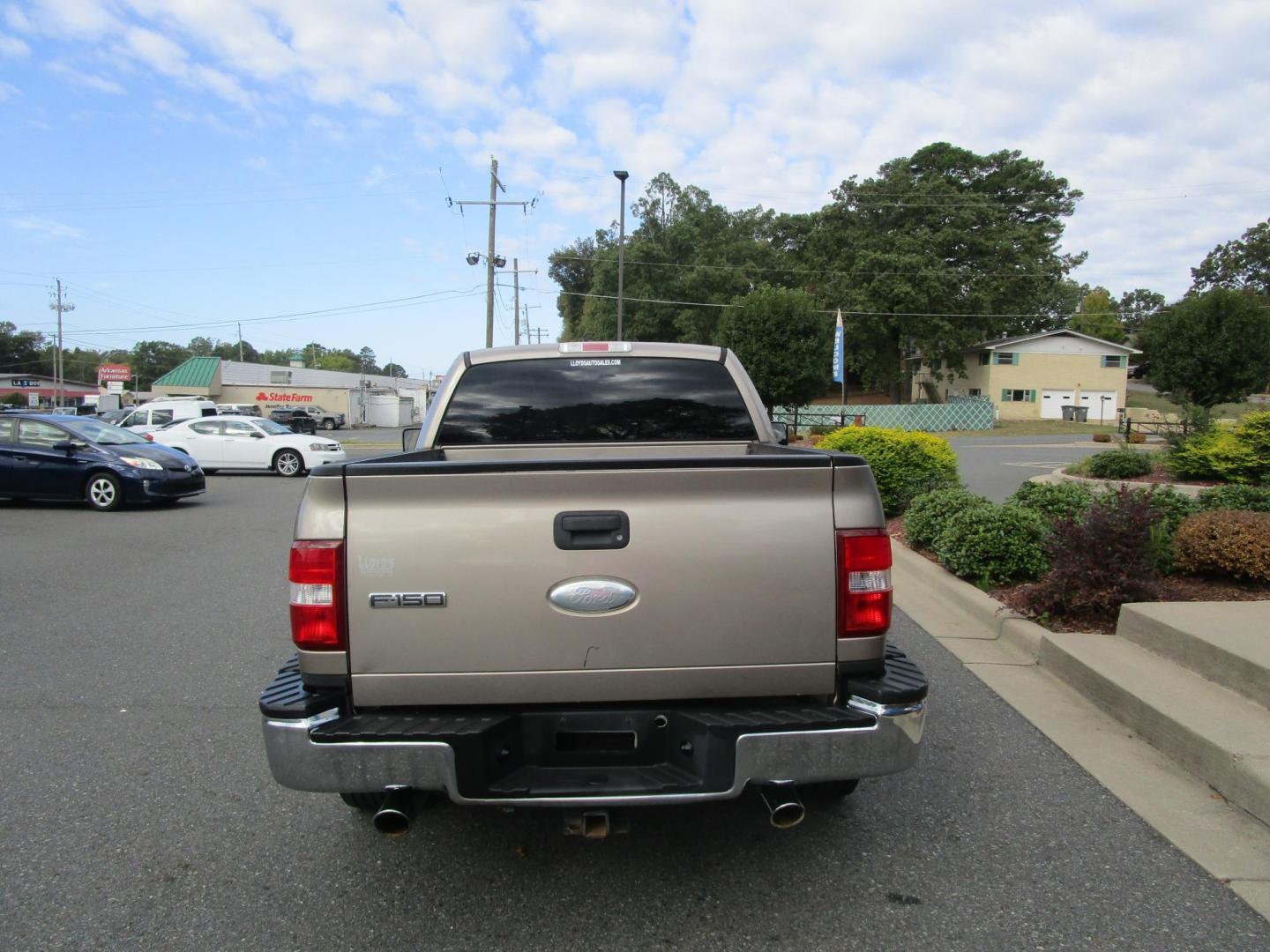 2006 GOLD Ford F-150 STX 2WD Flareside (1FTRF02W76K) with an 4.6L V8 SOHC 16V engine, 4 Speed Automatic transmission, located at 1814 Albert Pike Road, Hot Springs, AR, 71913, (501) 623-1717, 34.494228, -93.094070 - F 2006 Ford F-150 XLT Pickup 4.6L V8 F Gasoline Rear Wheel Drive - Photo#5