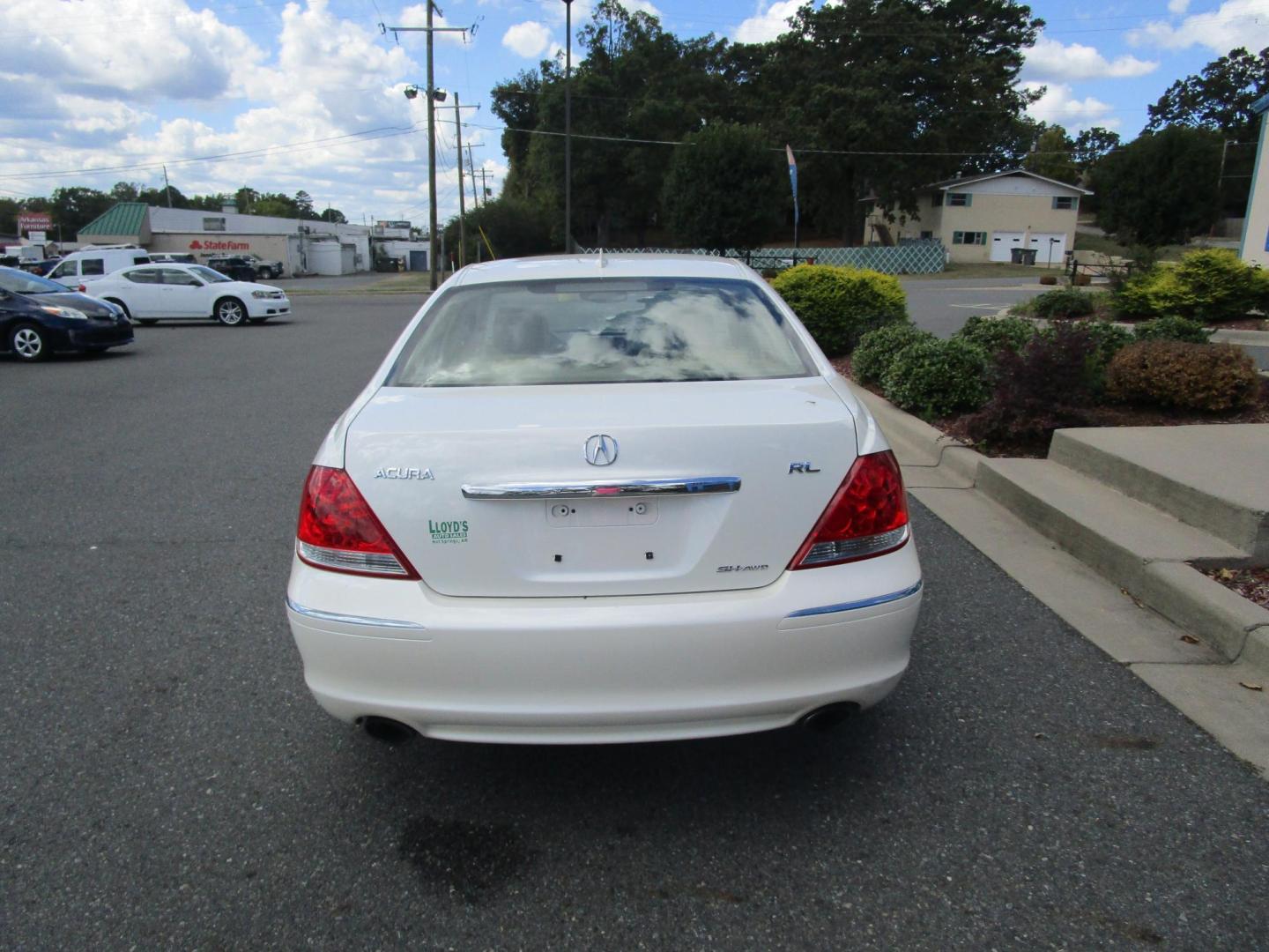 2006 WHITE /Tan / Leather Acura RL Sedan (JH4KB16566C) with an 3.5L V6 SOHC 24V engine, 5-Speed Automatic Overdrive transmission, located at 1814 Albert Pike Road, Hot Springs, AR, 71913, (501) 623-1717, 34.494228, -93.094070 - Photo#3